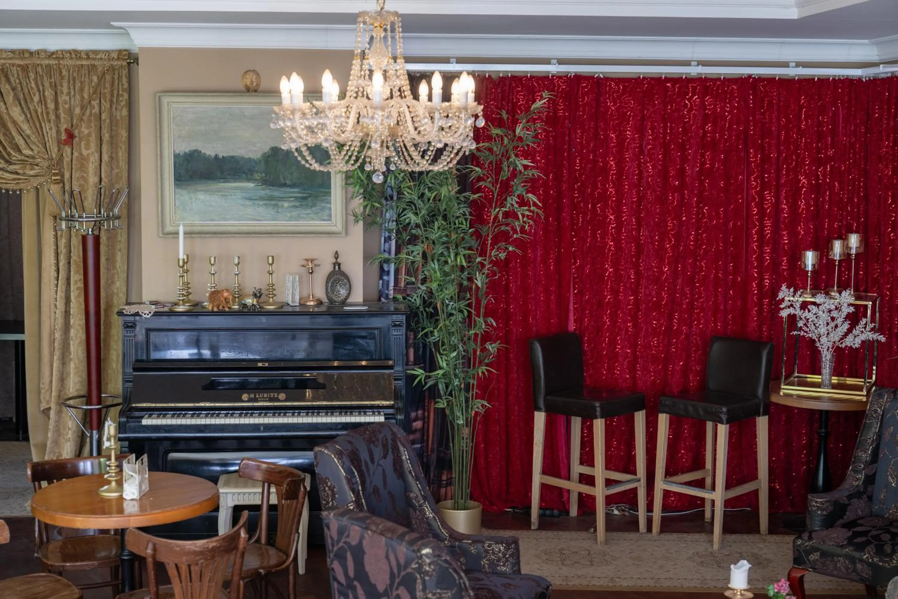 Restaurant/places to eat in Paivilla Boutique Hotel