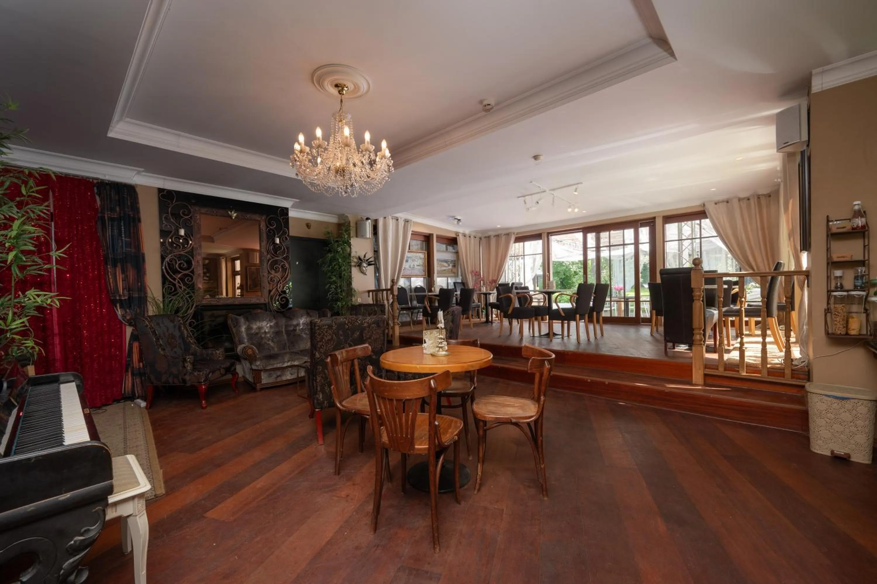 Restaurant/places to eat in Paivilla Boutique Hotel