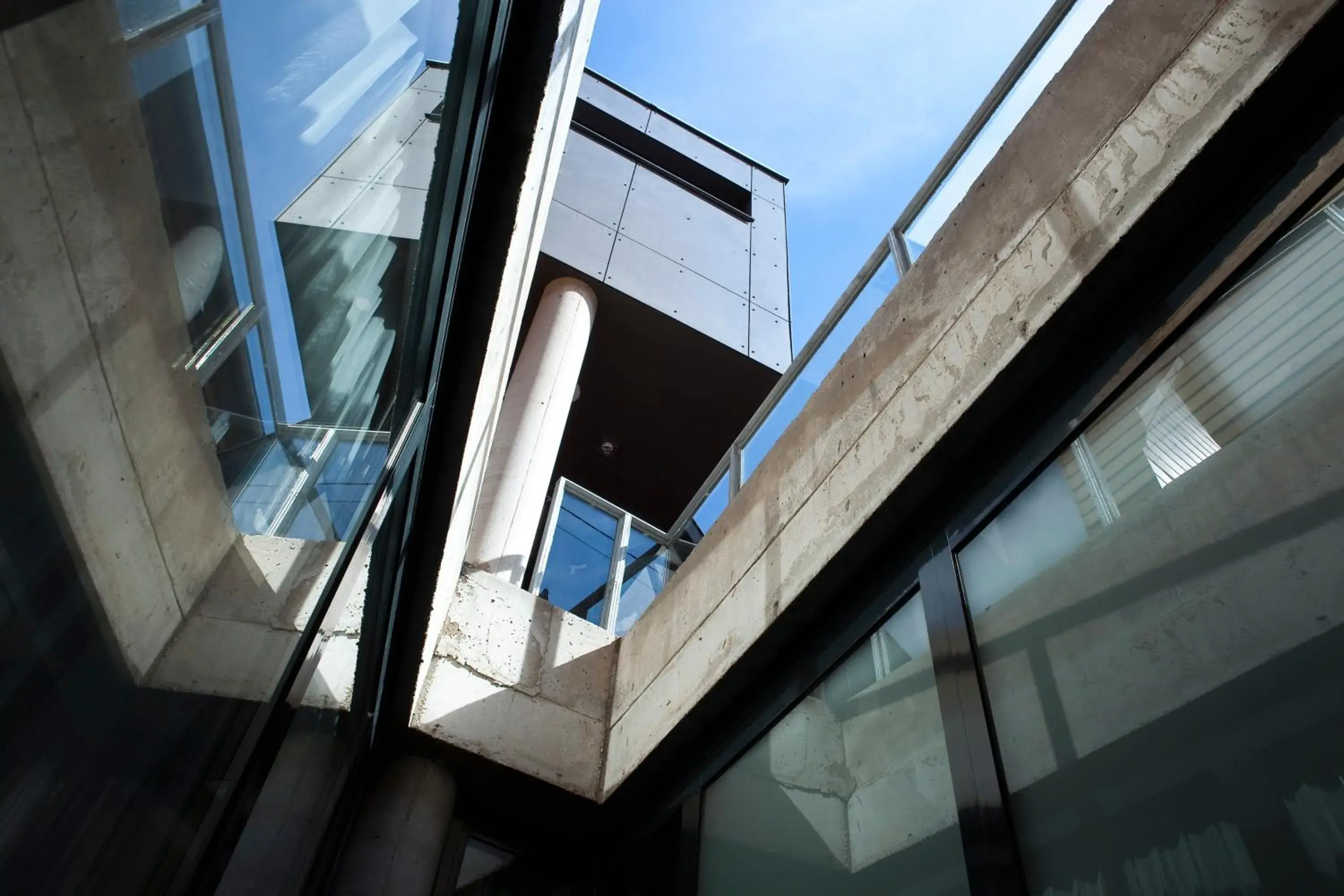 Facade/entrance in Hotel Le Pavillon 7 Facade/entrance in Hotel Le Pavillon 7