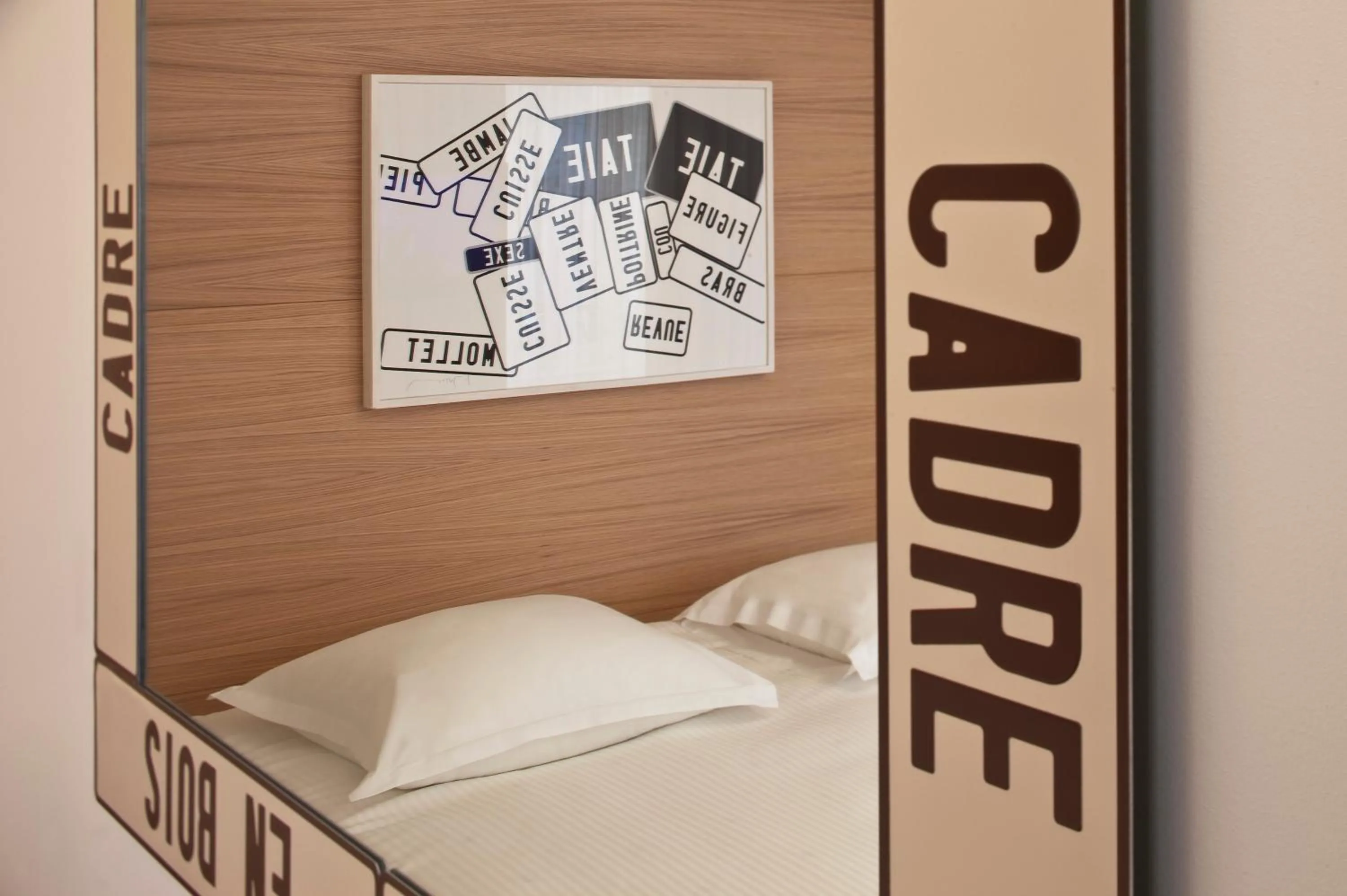 Bed in Hotel Le Pavillon 7