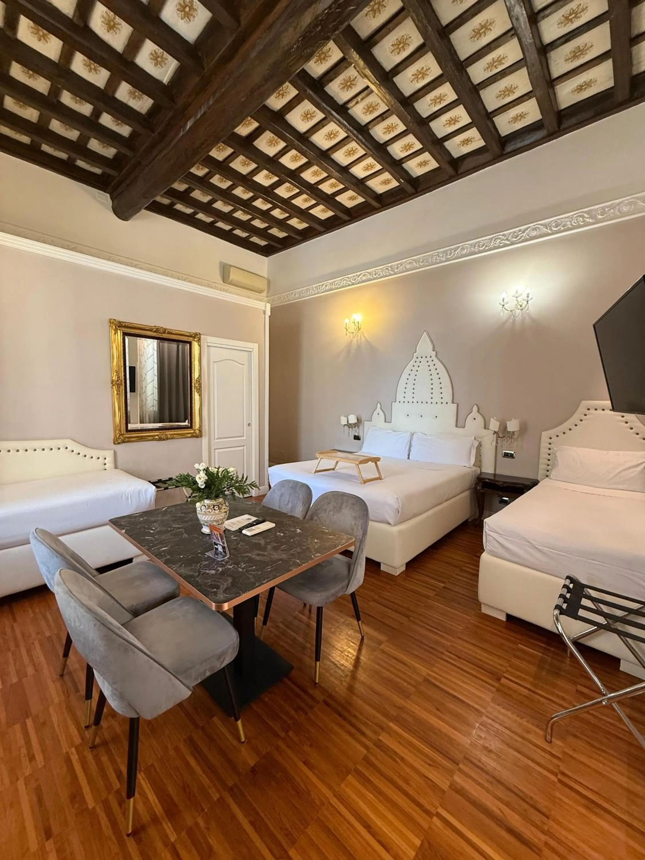 Bedroom, Bed in I TRE MOSCHETTIERI - D'ARTAGNAN Luxury Guest House