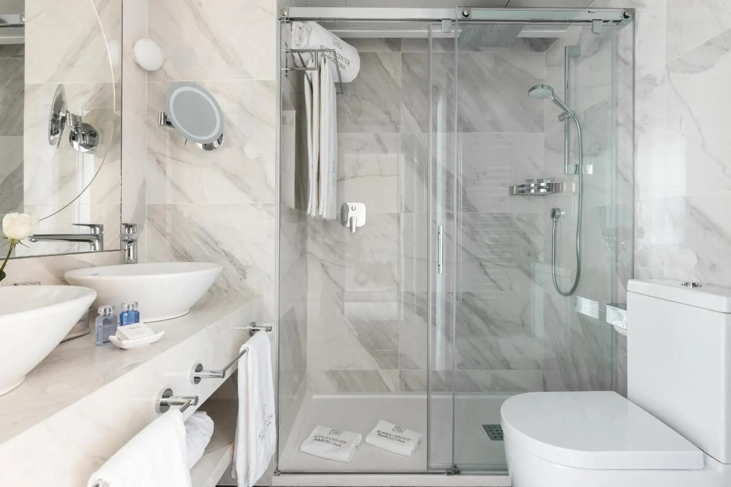 Bathroom in Suites Center Barcelona Bathroom in Suites Center Barcelona