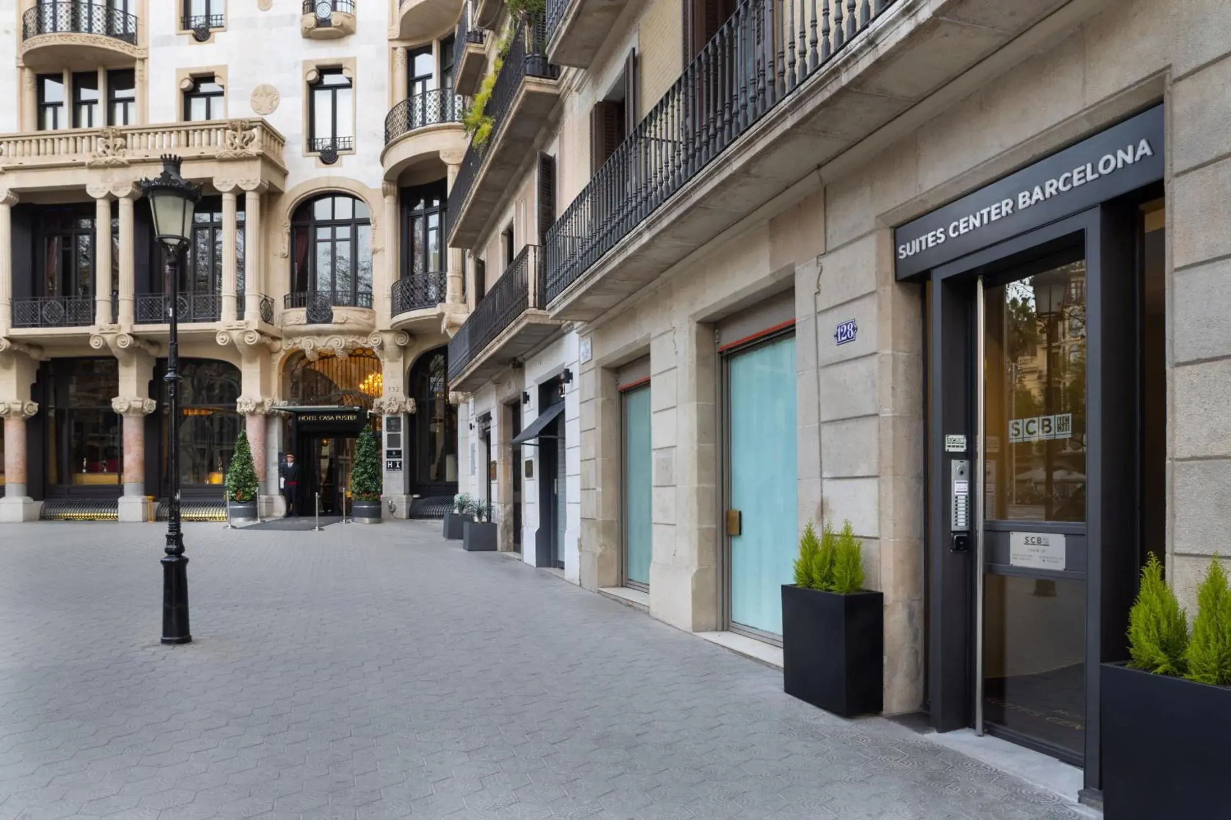 Facade/entrance in Suites Center Barcelona Facade/entrance in Suites Center Barcelona