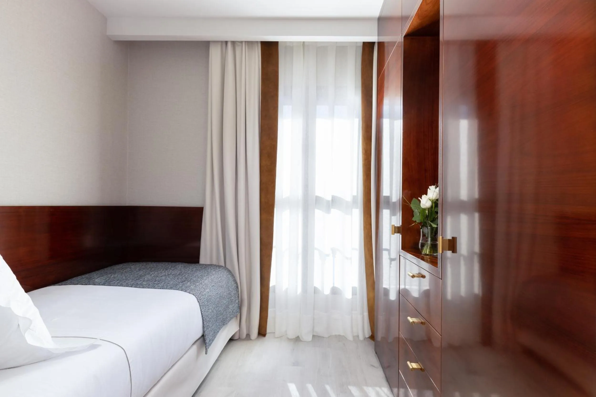 Bed in Suites Center Barcelona