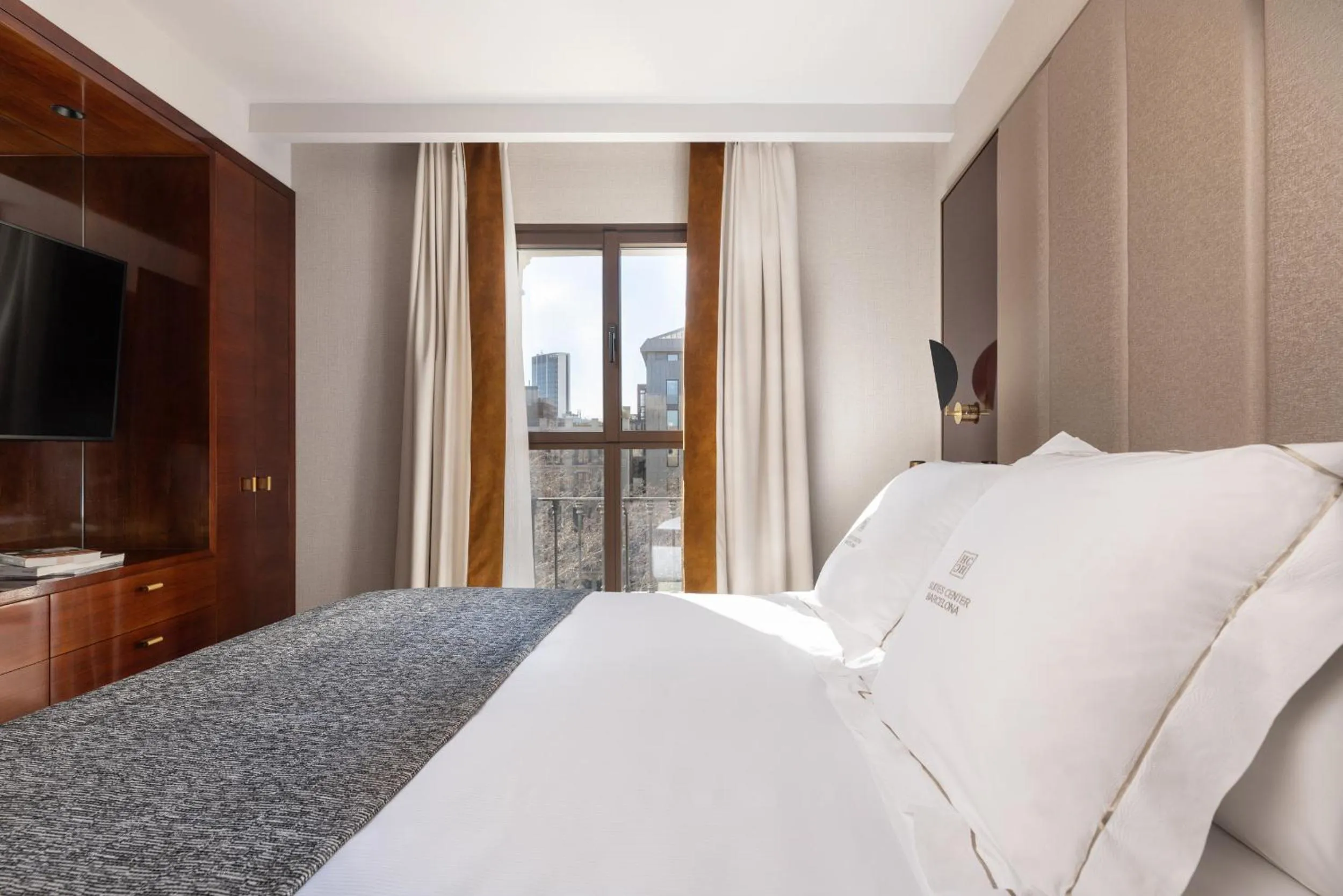 Bed in Suites Center Barcelona