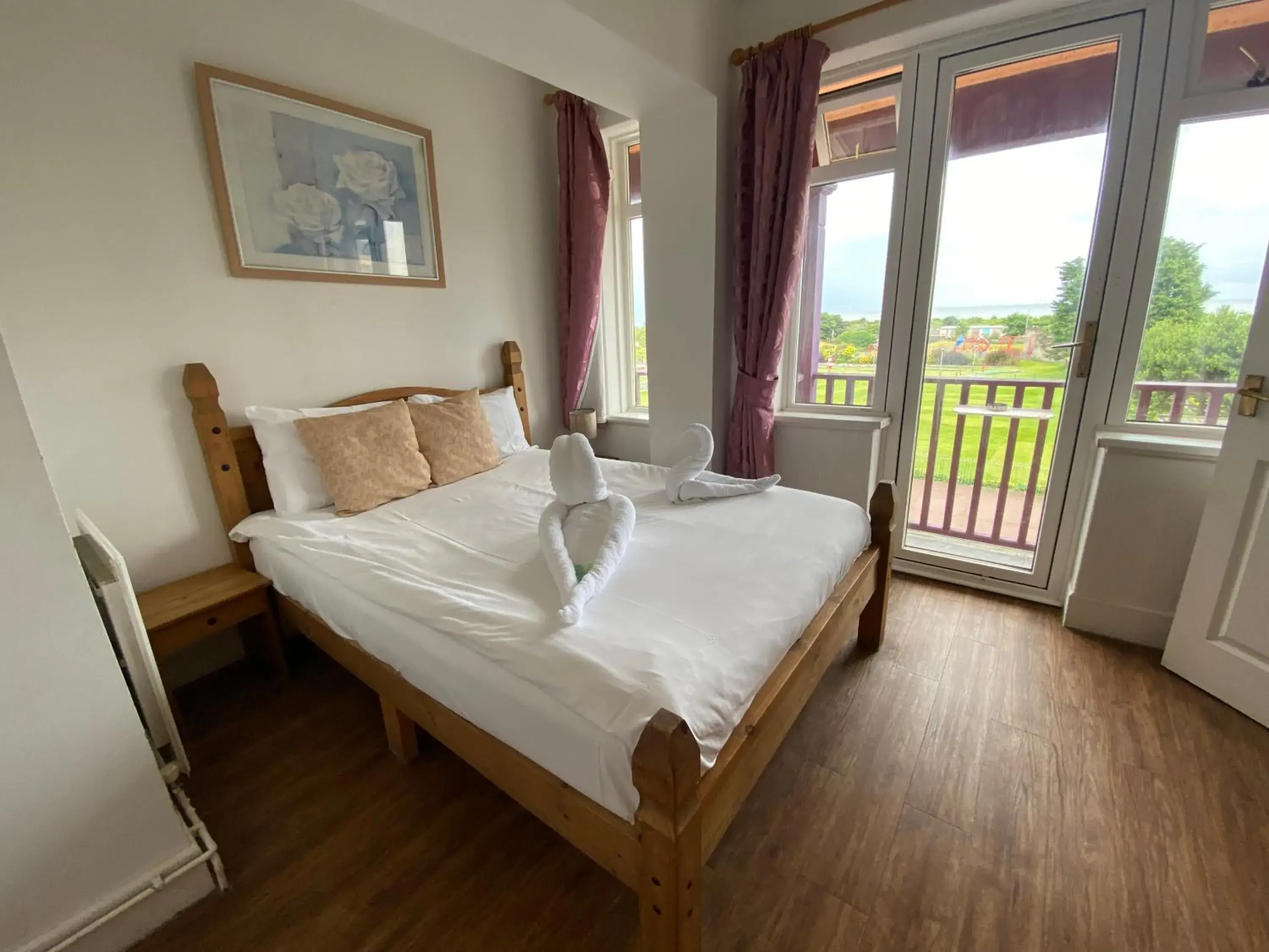 Photo of the whole room, Bed in The Grand Hotel Photo of the whole room, Bed in The Grand Hotel