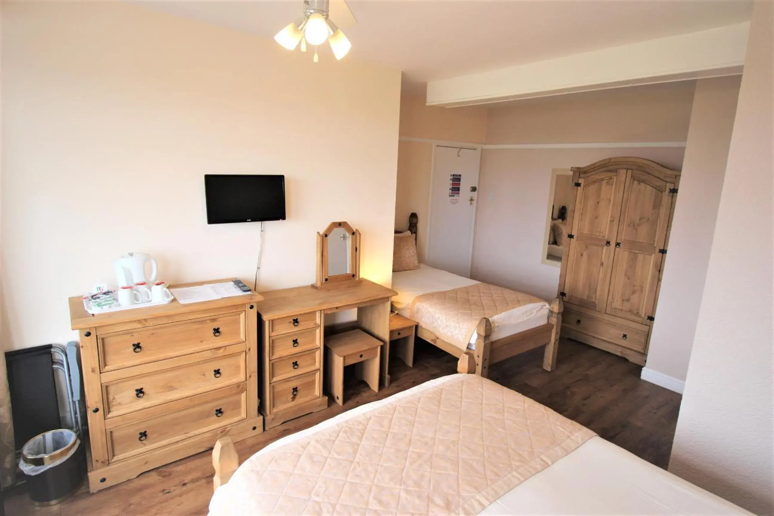 Photo of the whole room, Bed in The Grand Hotel Photo of the whole room, Bed in The Grand Hotel