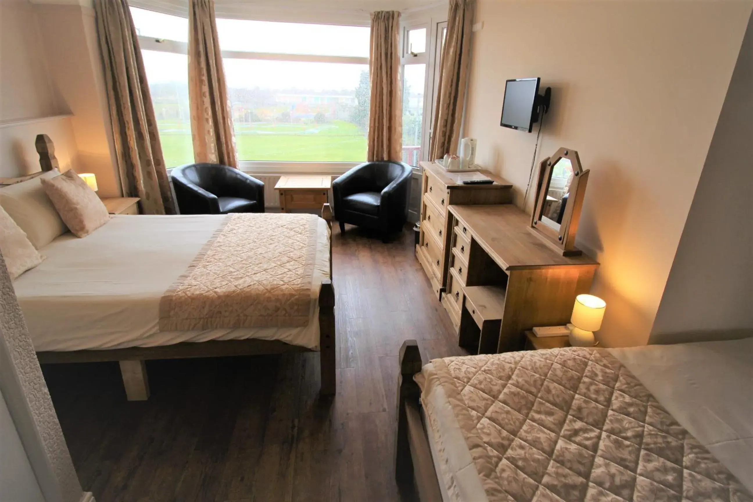 Photo of the whole room, Bed in The Grand Hotel Photo of the whole room, Bed in The Grand Hotel