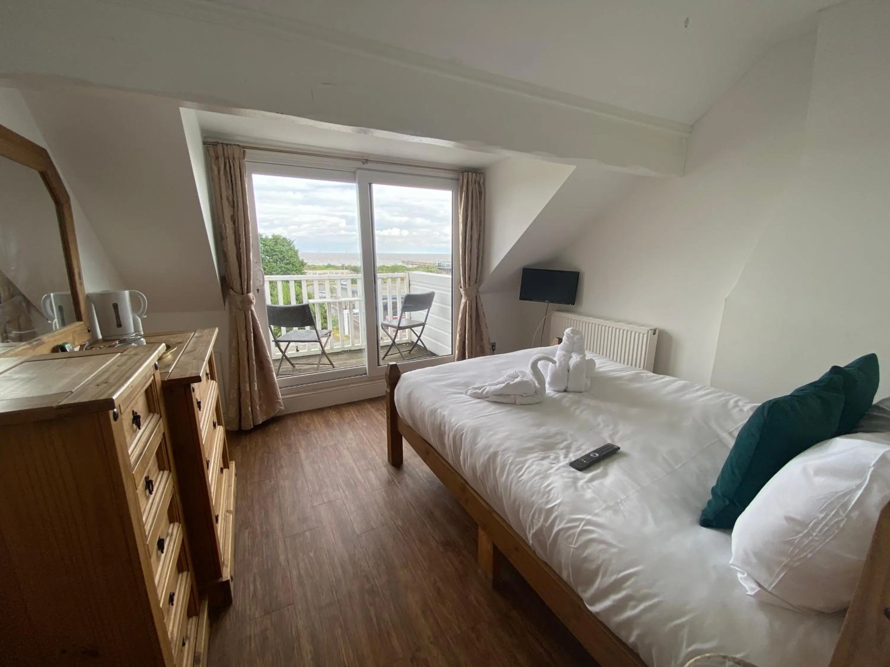 Photo of the whole room, Bed in The Grand Hotel