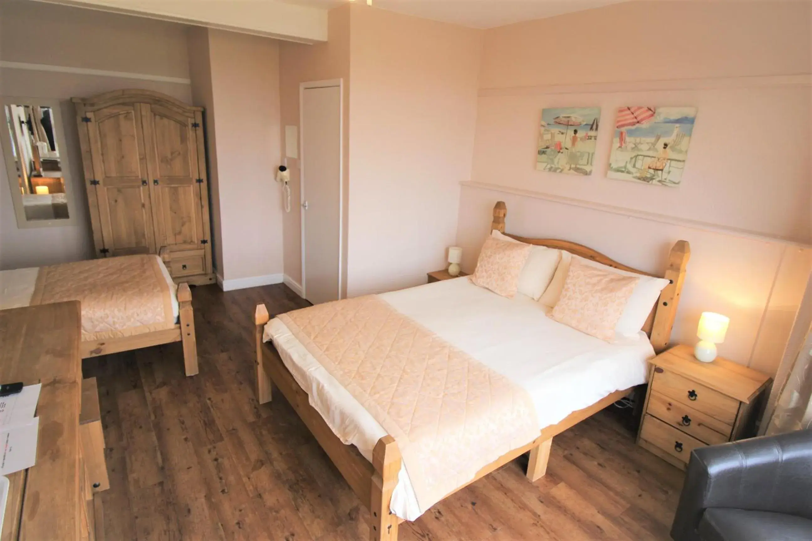 Photo of the whole room, Bed in The Grand Hotel Photo of the whole room, Bed in The Grand Hotel