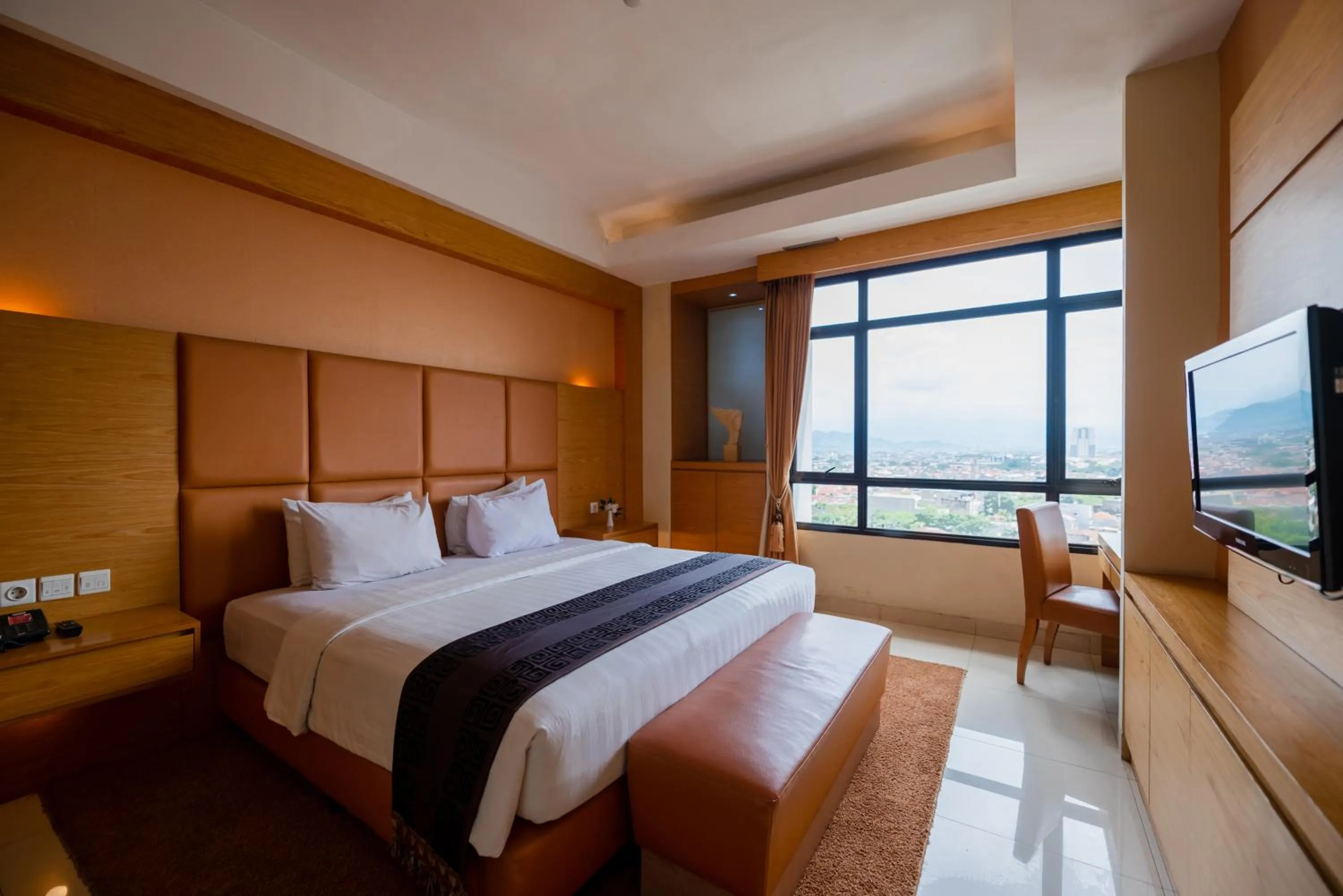 Bedroom, Bed in Grand Pasundan Convention Hotel