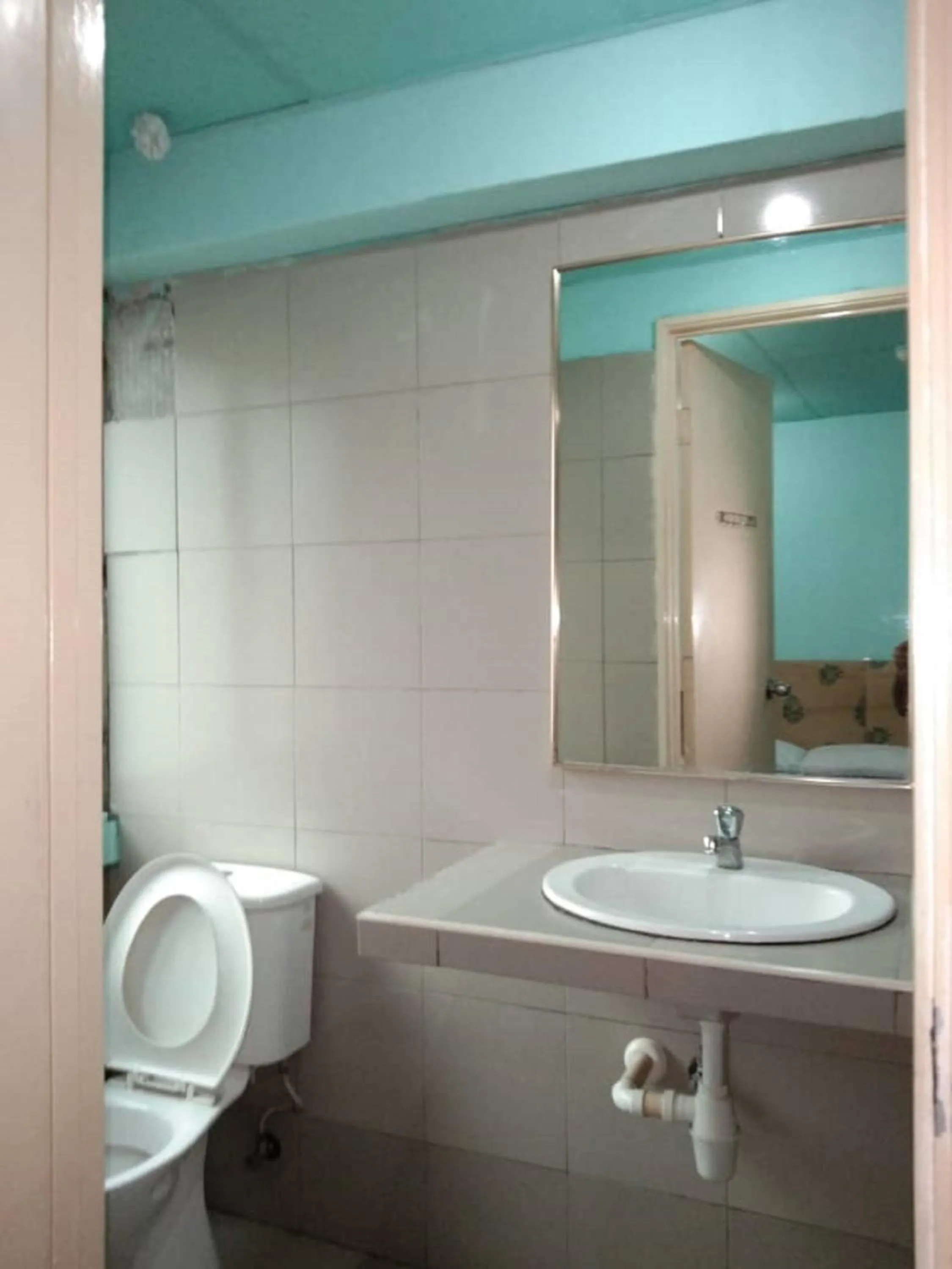 Bathroom in Petaling Street Hotel Chinatown