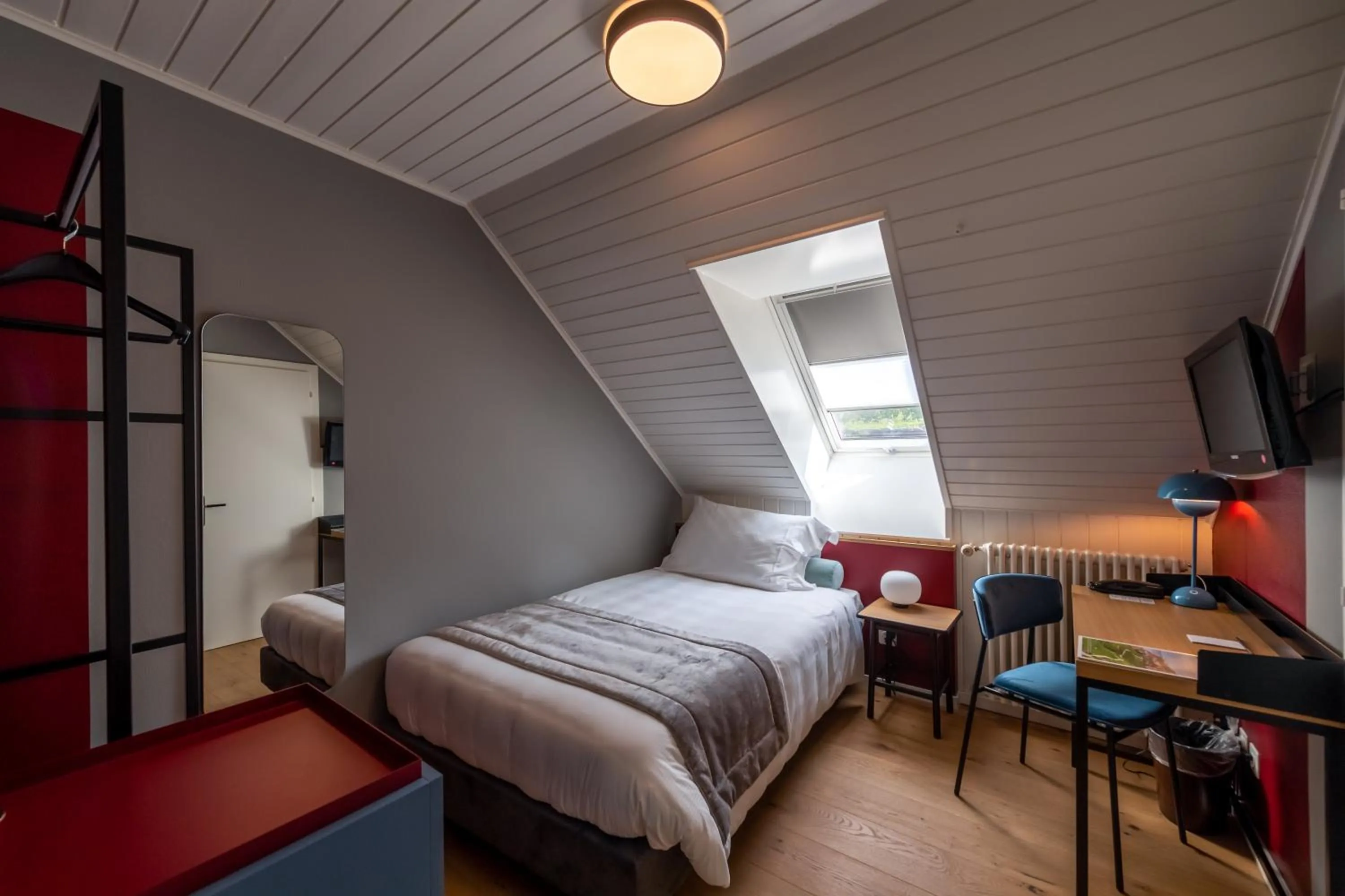 Bedroom, Bed in Châtonneyre Hotel & Restaurant