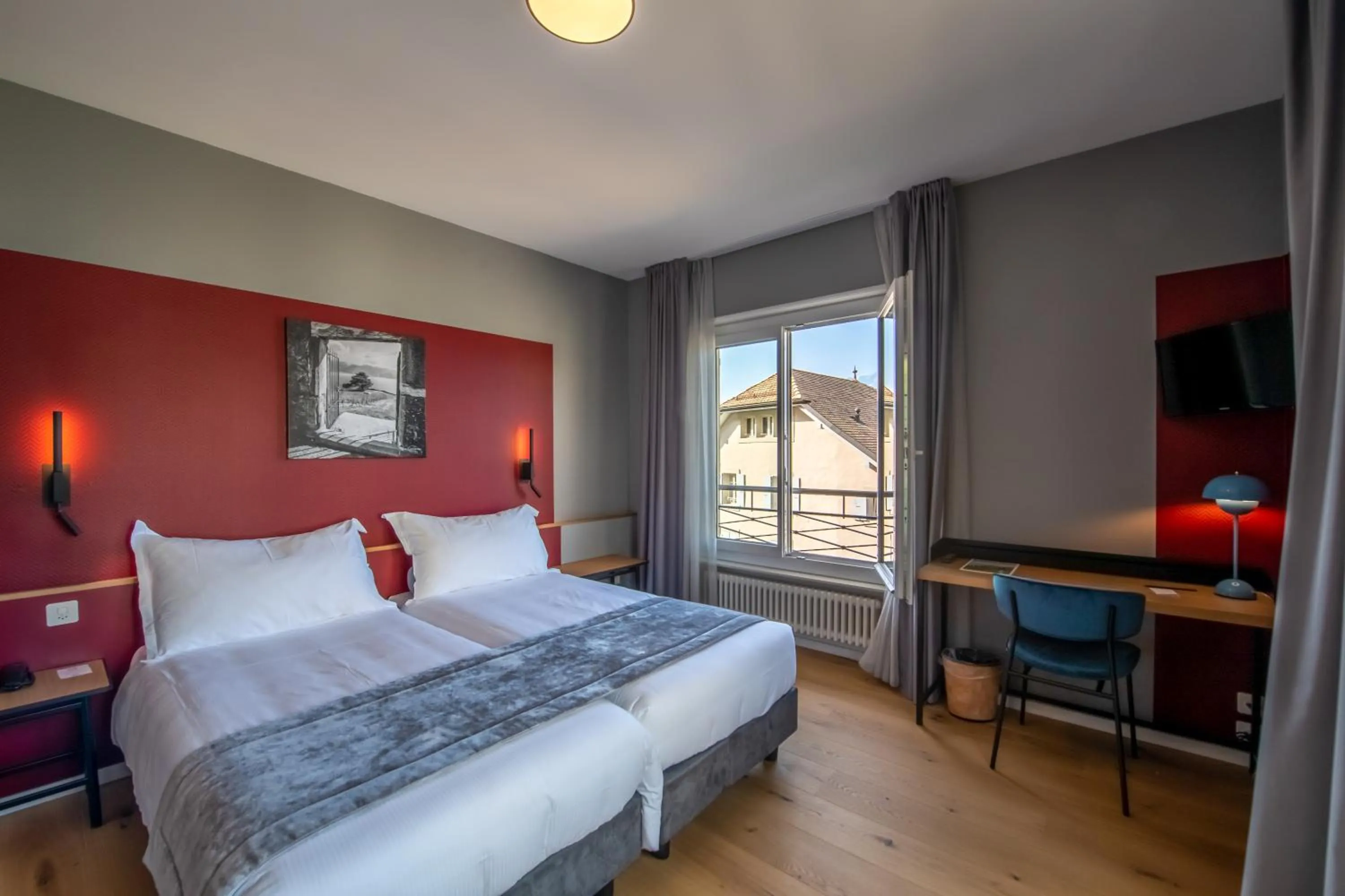 Bedroom, Bed in Châtonneyre Hotel & Restaurant