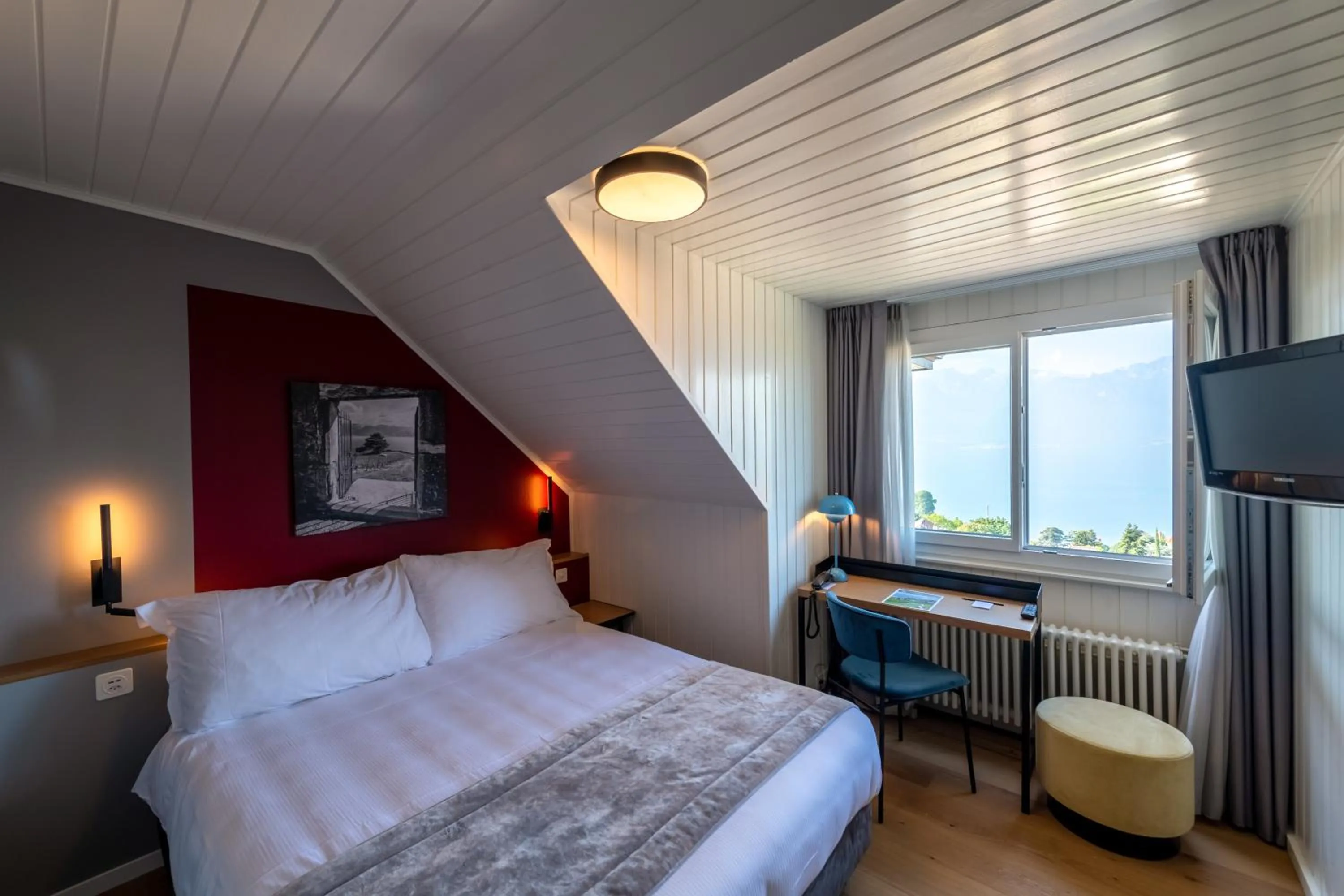 Bedroom, Bed in Châtonneyre Hotel & Restaurant