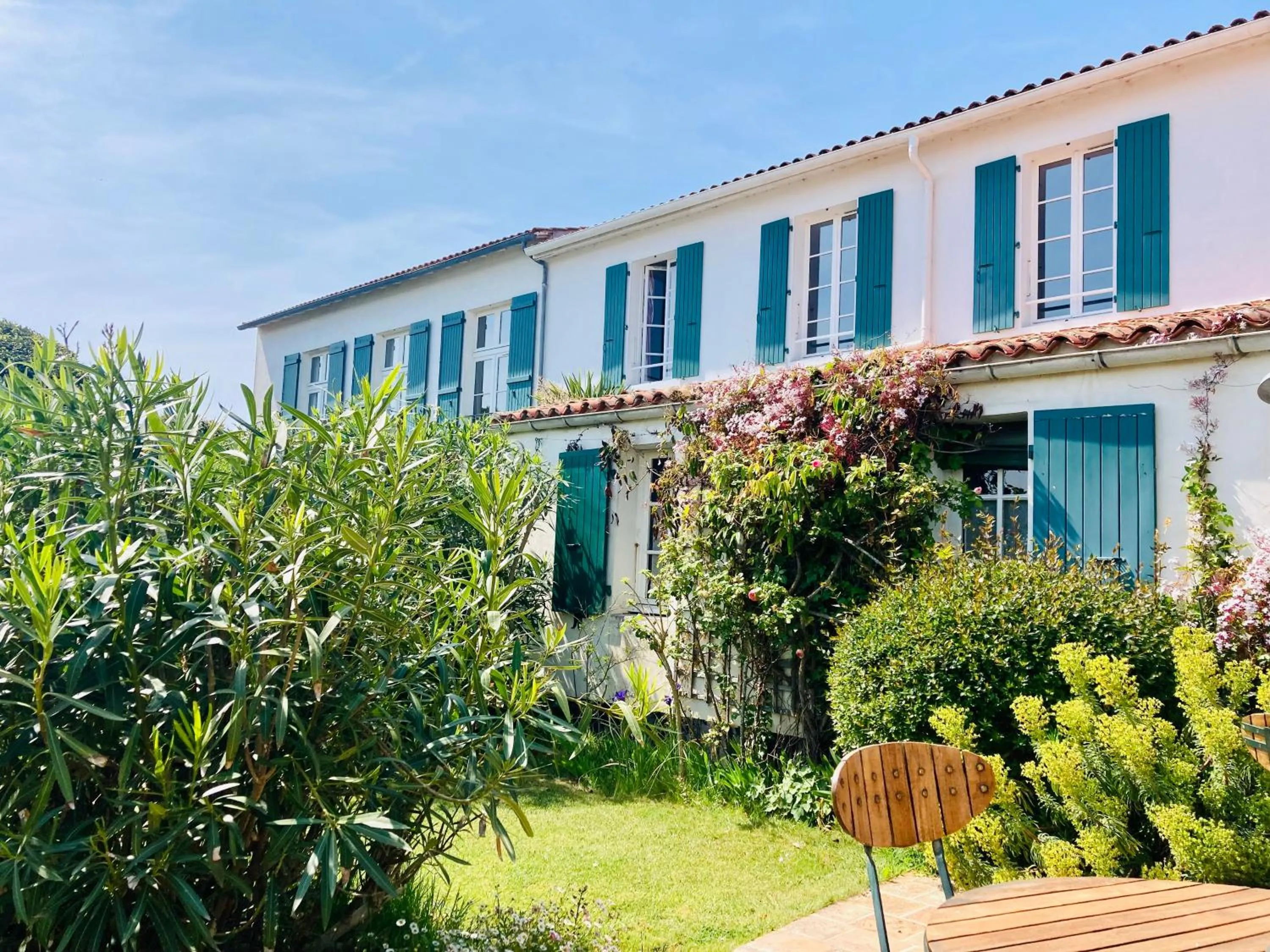 Property building in Le Chat Botté