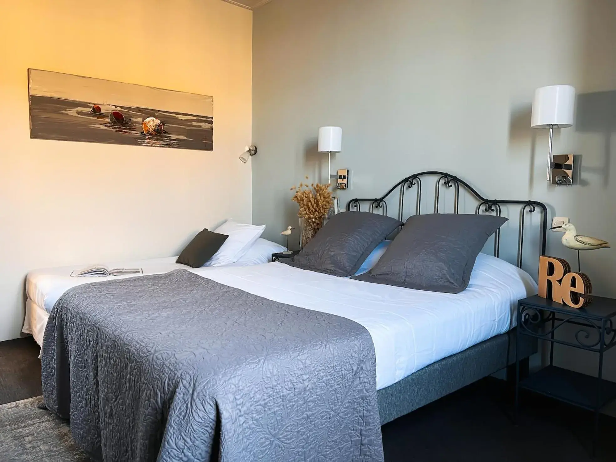 Triple Room in Le Chat Botté Triple Room in Le Chat Botté