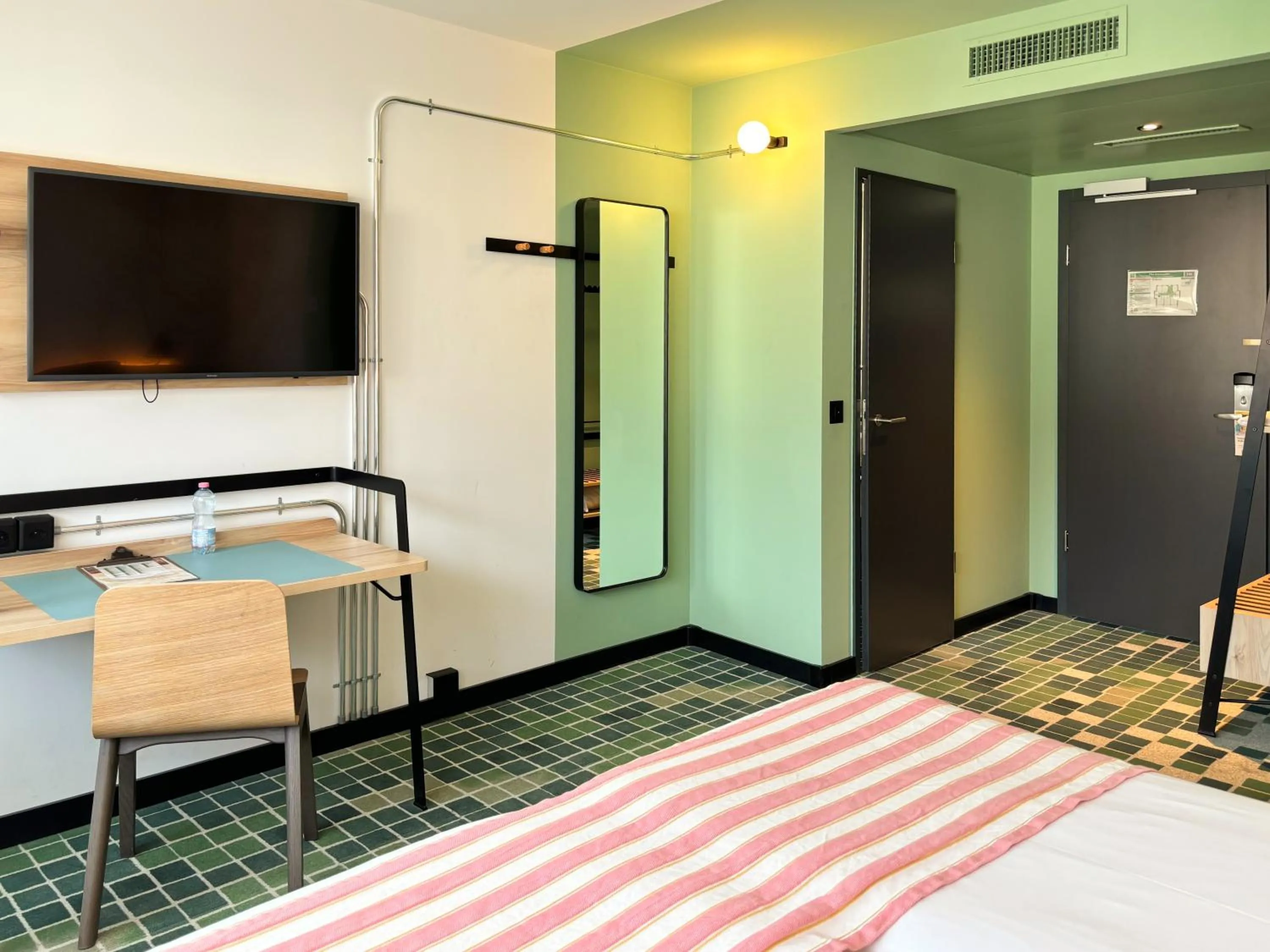 Seating area, Bed in Nonanteneuf appart hōtel Sierre - contactless check-in