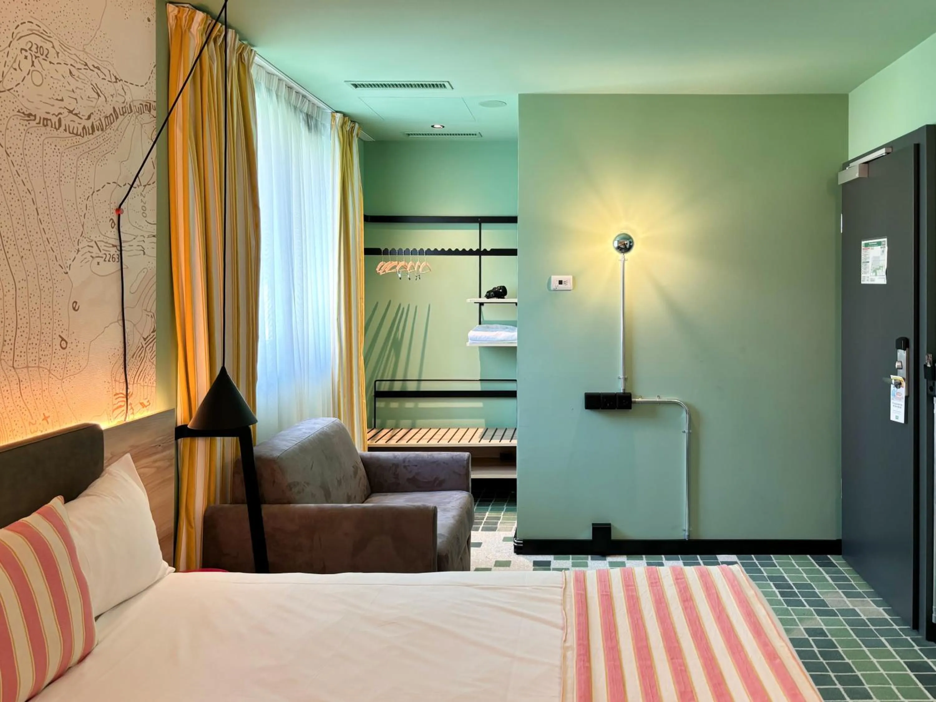 Bedroom, Bed in Nonanteneuf appart hōtel Sierre - contactless check-in