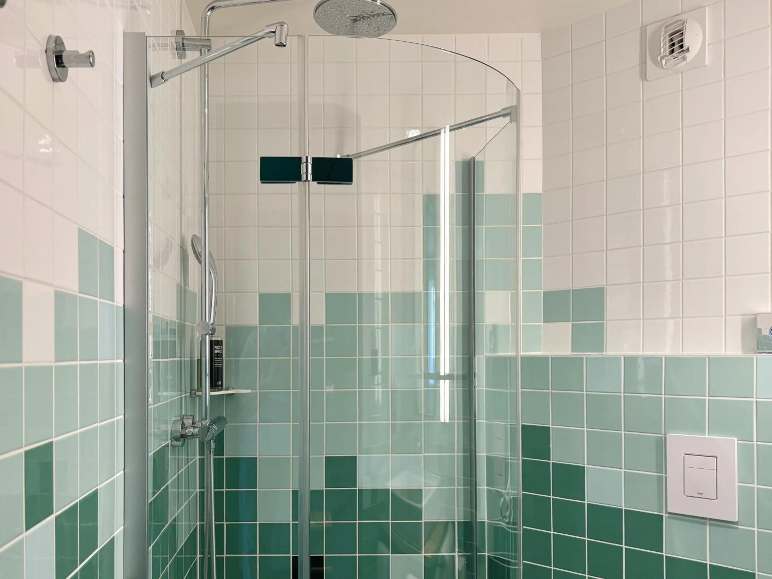 Bathroom in Nonanteneuf appart hōtel Sierre - contactless check-in