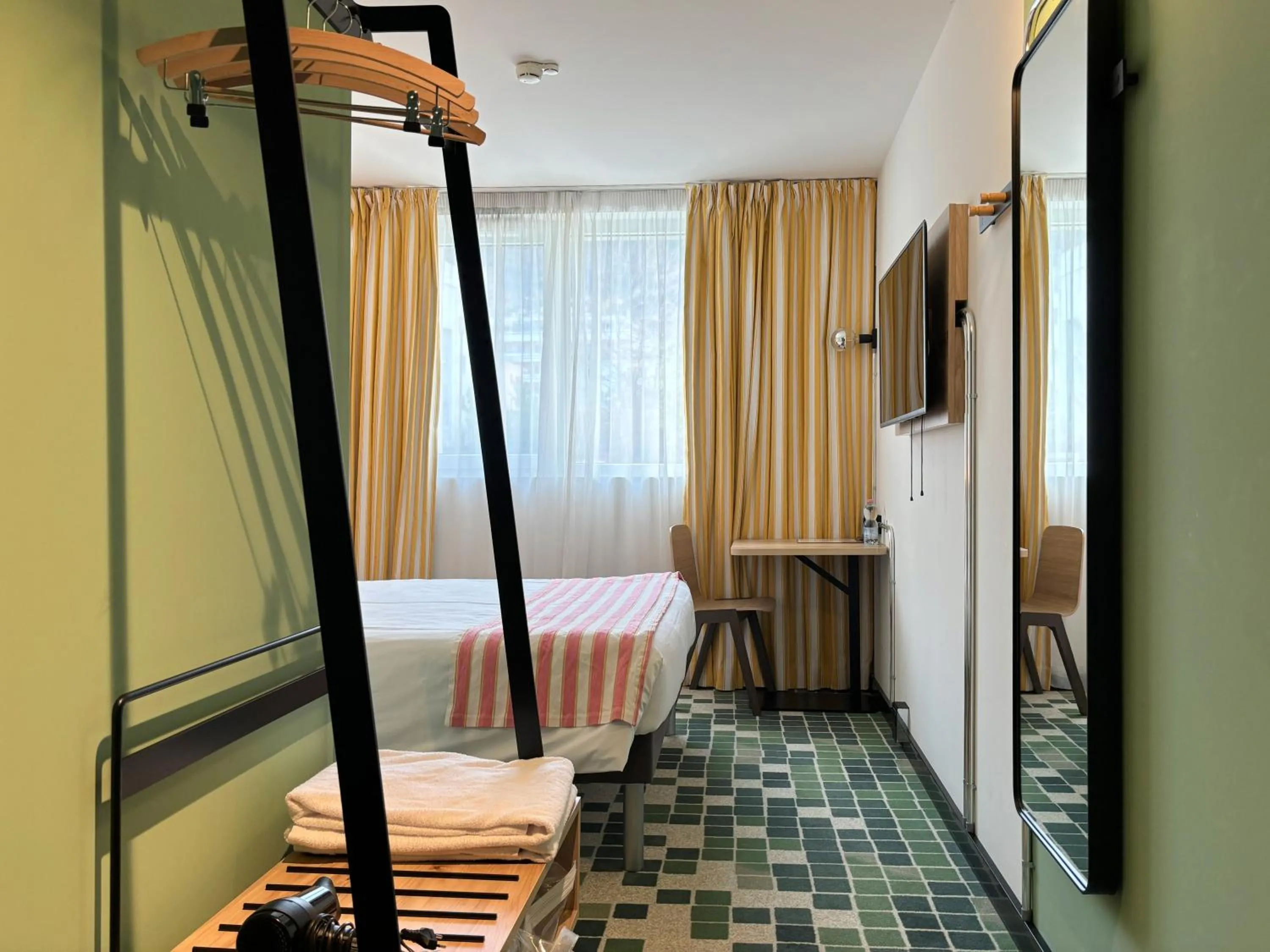 Bedroom, Bed in Nonanteneuf appart hōtel Sierre - contactless check-in