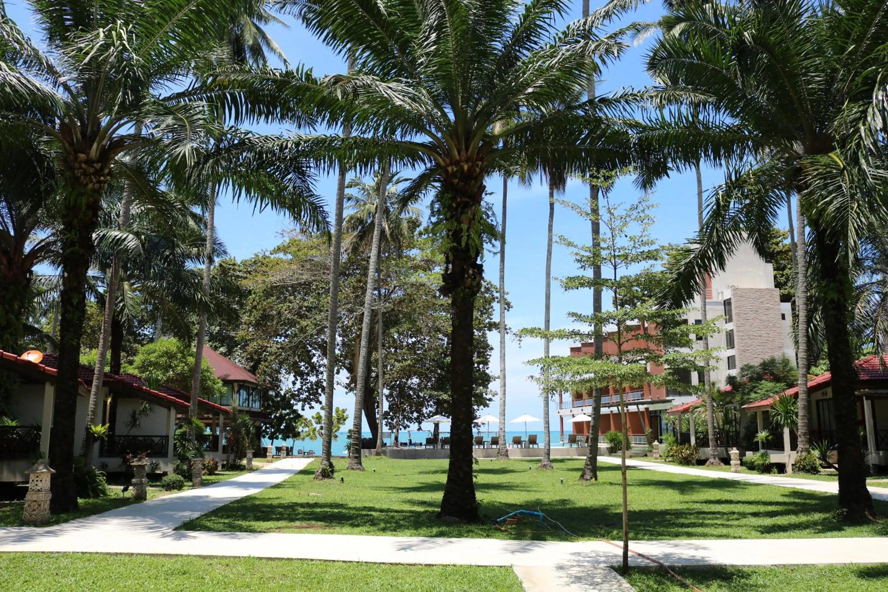 Garden view in Prasarnsook Villa Beach Resort