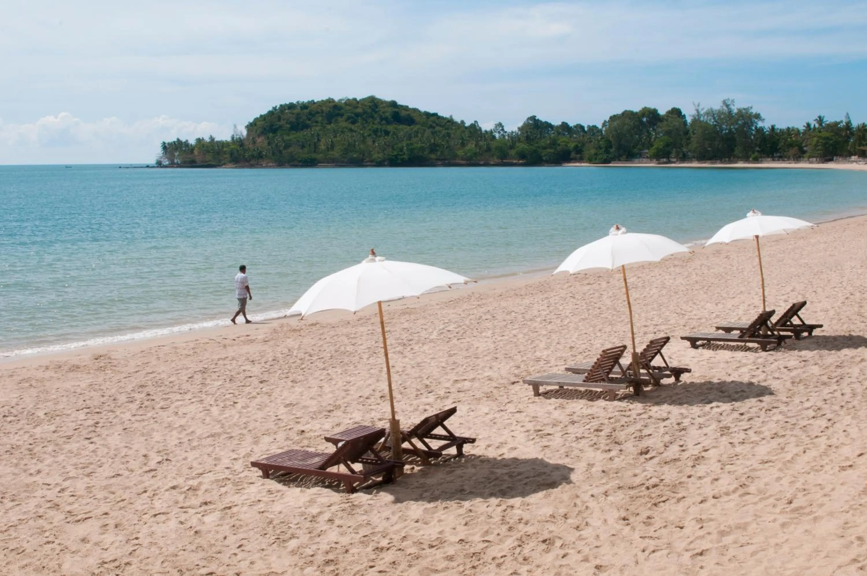 Beach in Prasarnsook Villa Beach Resort