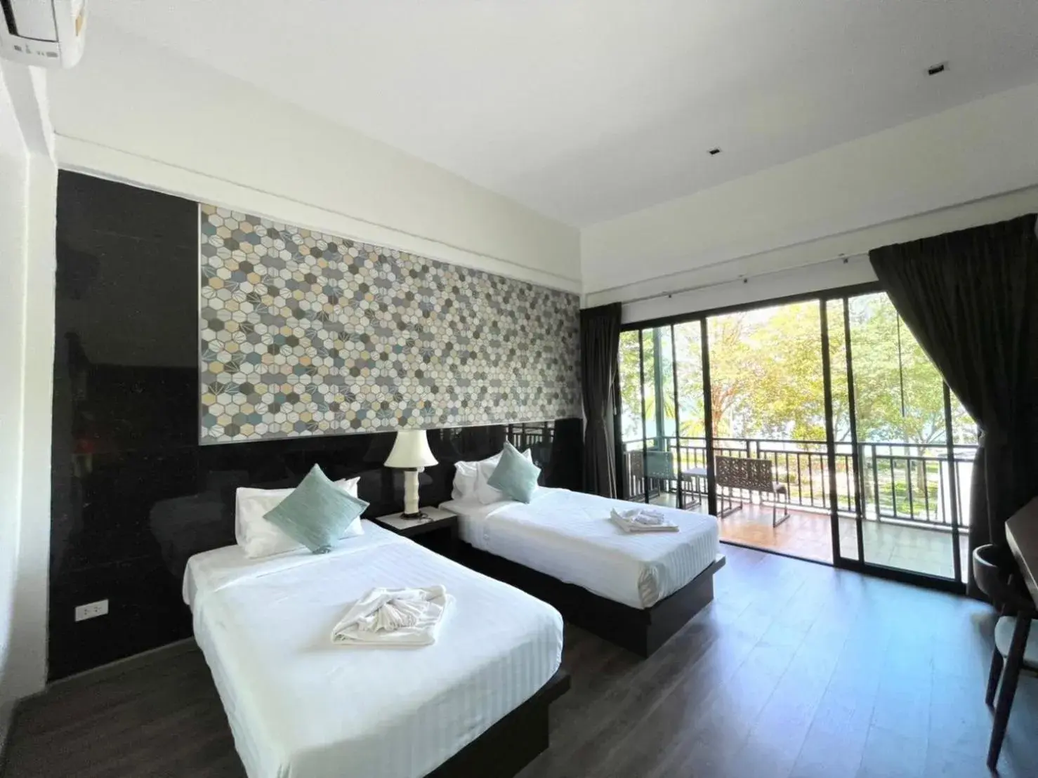 Bed in Prasarnsook Villa Beach Resort Bed in Prasarnsook Villa Beach Resort