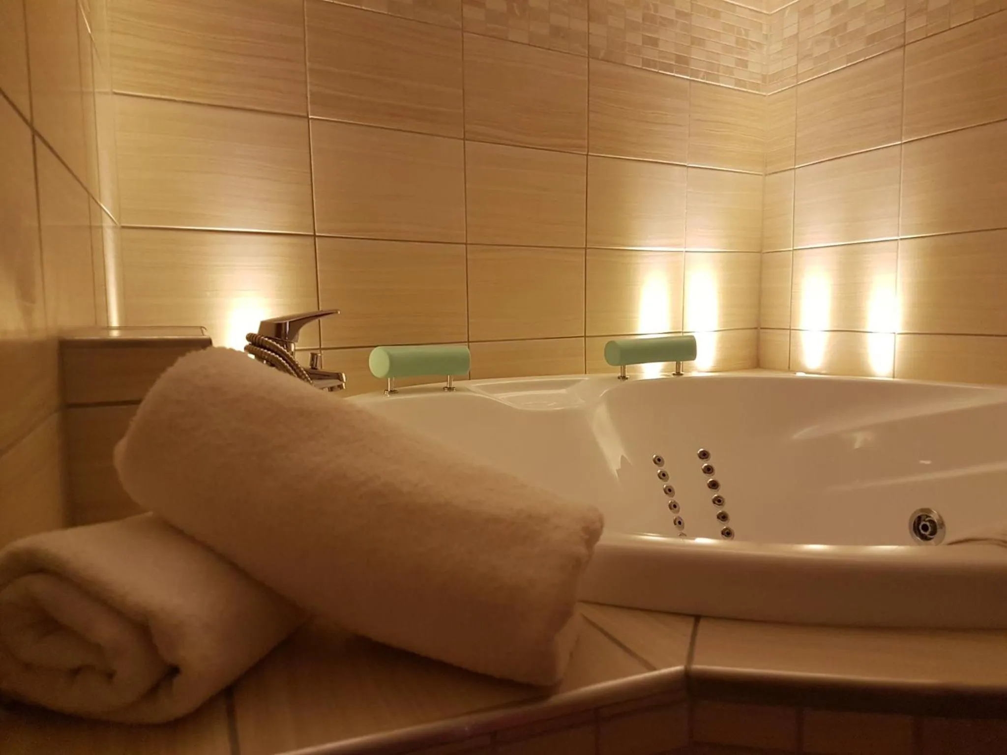 Hot Tub in Wellness Hotel Laroba