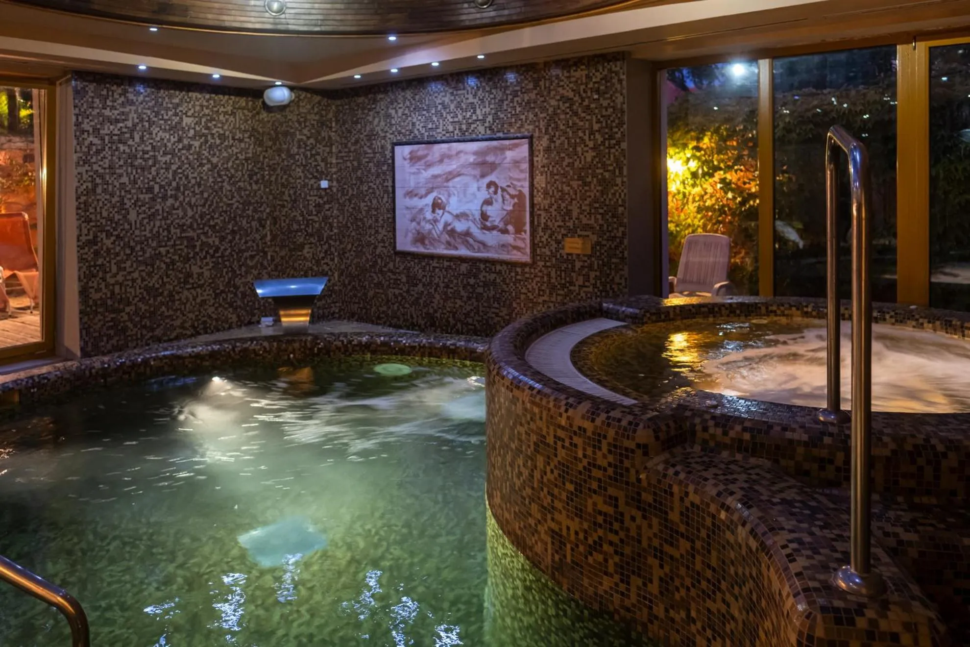 Hot Tub in Wellness Hotel Laroba