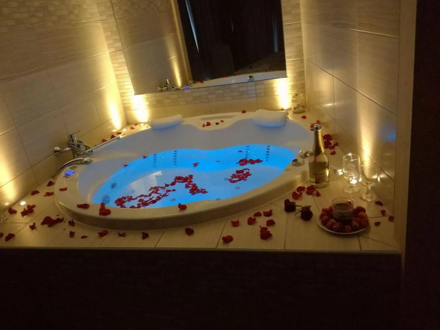 Hot Tub in Wellness Hotel Laroba