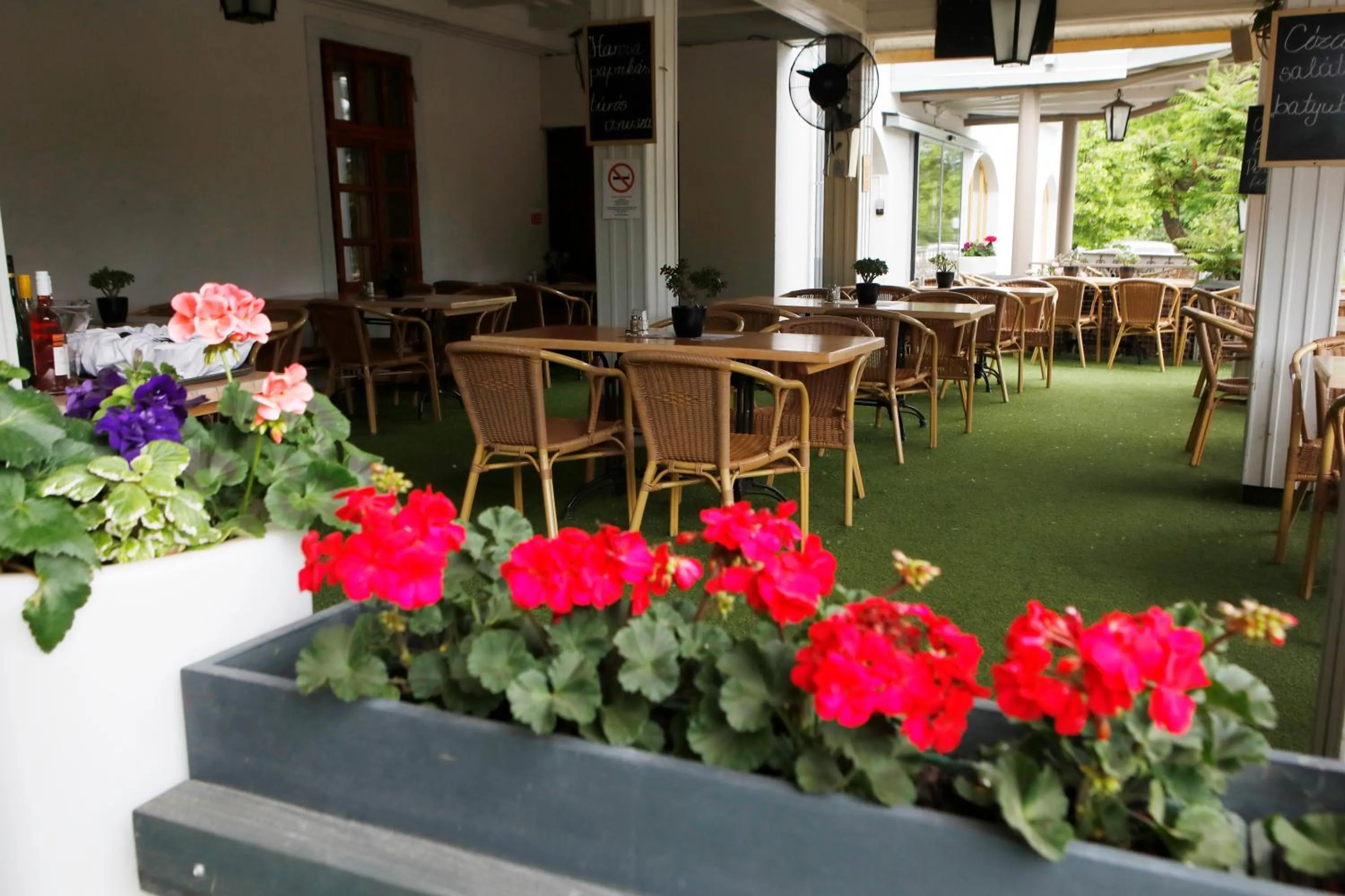 Restaurant/places to eat in Wellness Hotel Laroba