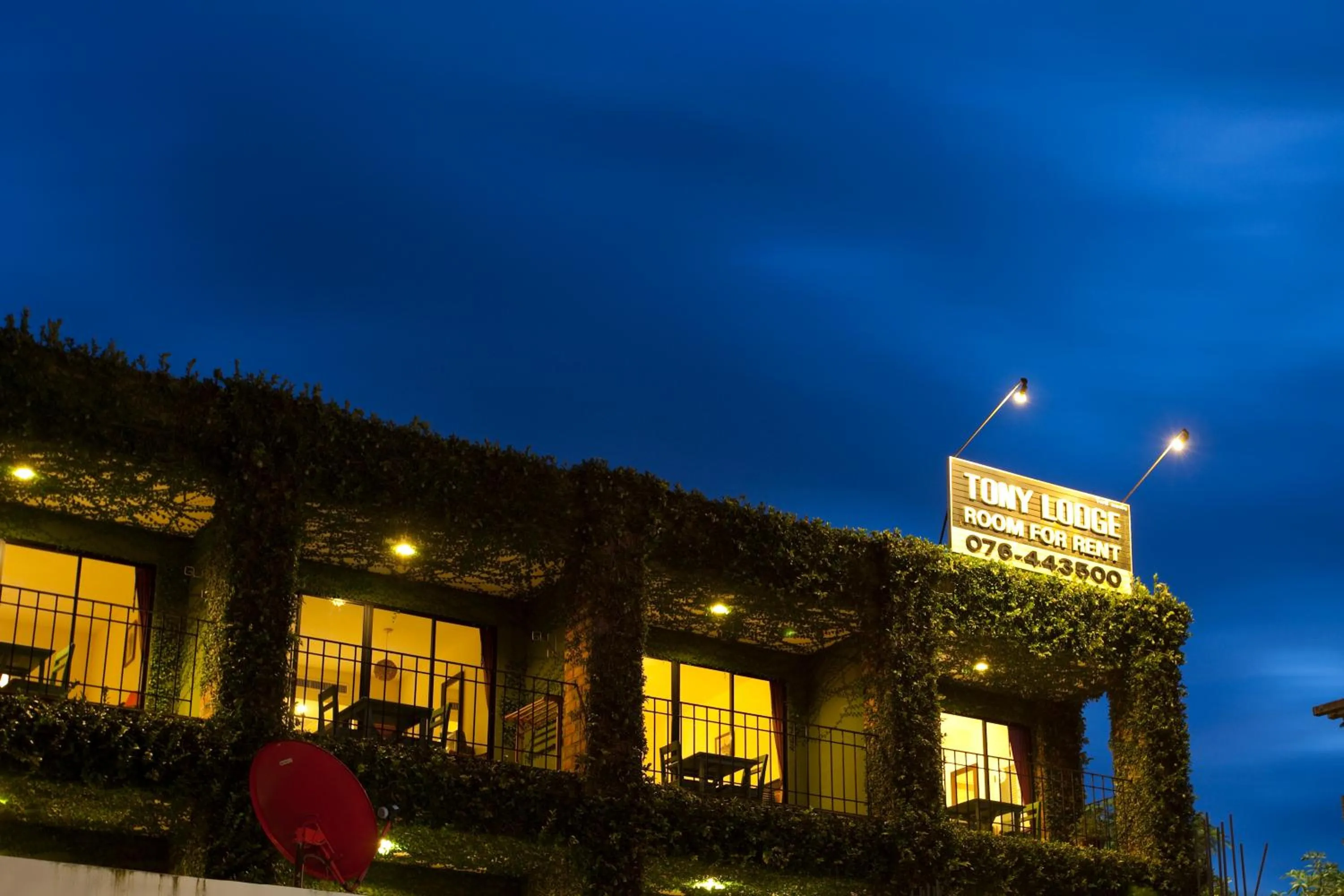 Facade/entrance in Khaolak Tony Lodge
