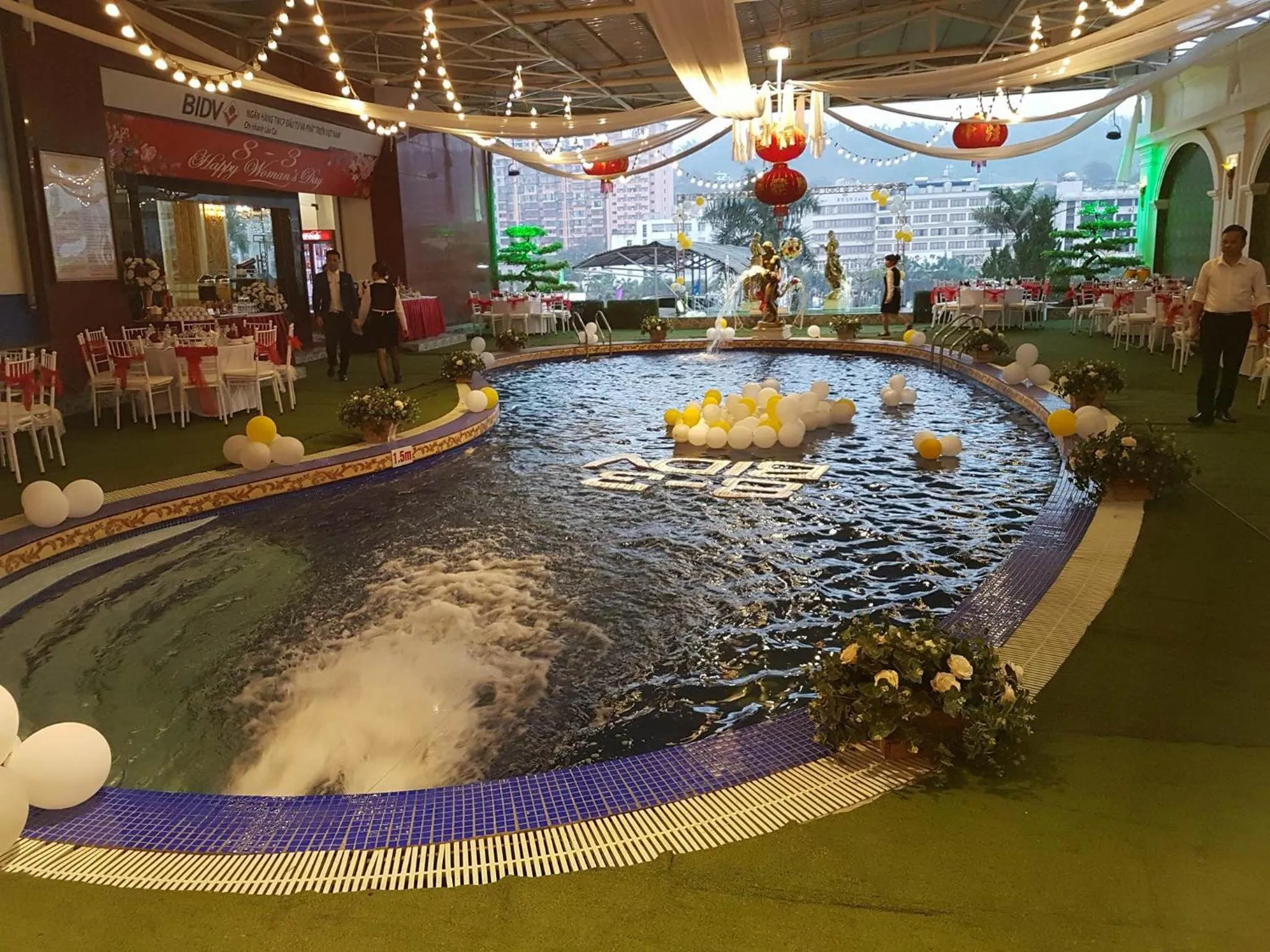 Swimming pool in Lao Cai Royal Hotel