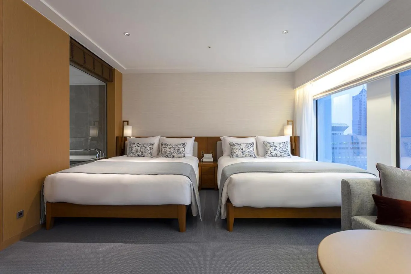 Photo of the whole room, Bed in Keio Plaza Hotel Tokyo Premier Grand