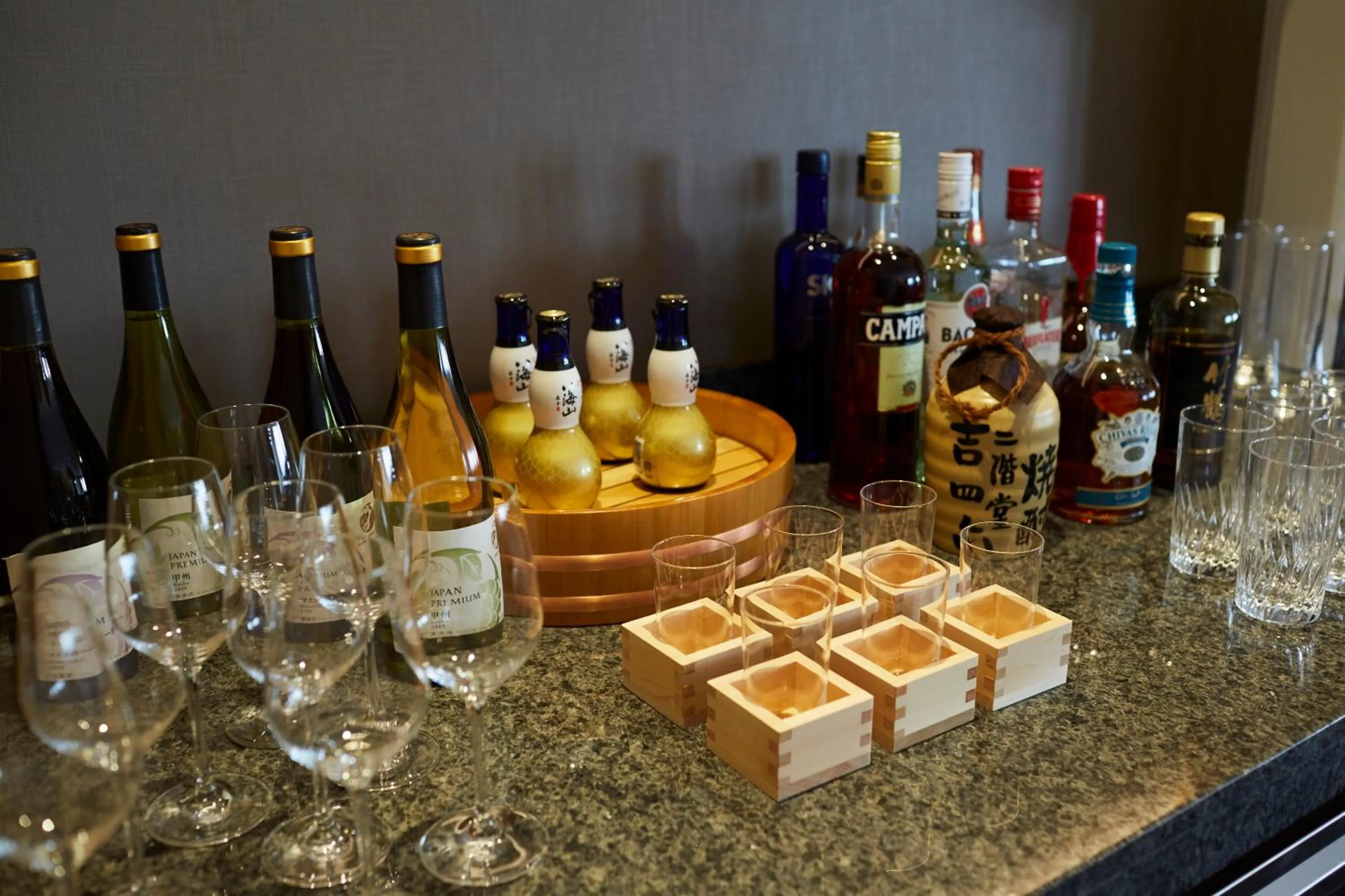 Lounge or bar in Keio Plaza Hotel Tokyo Premier Grand