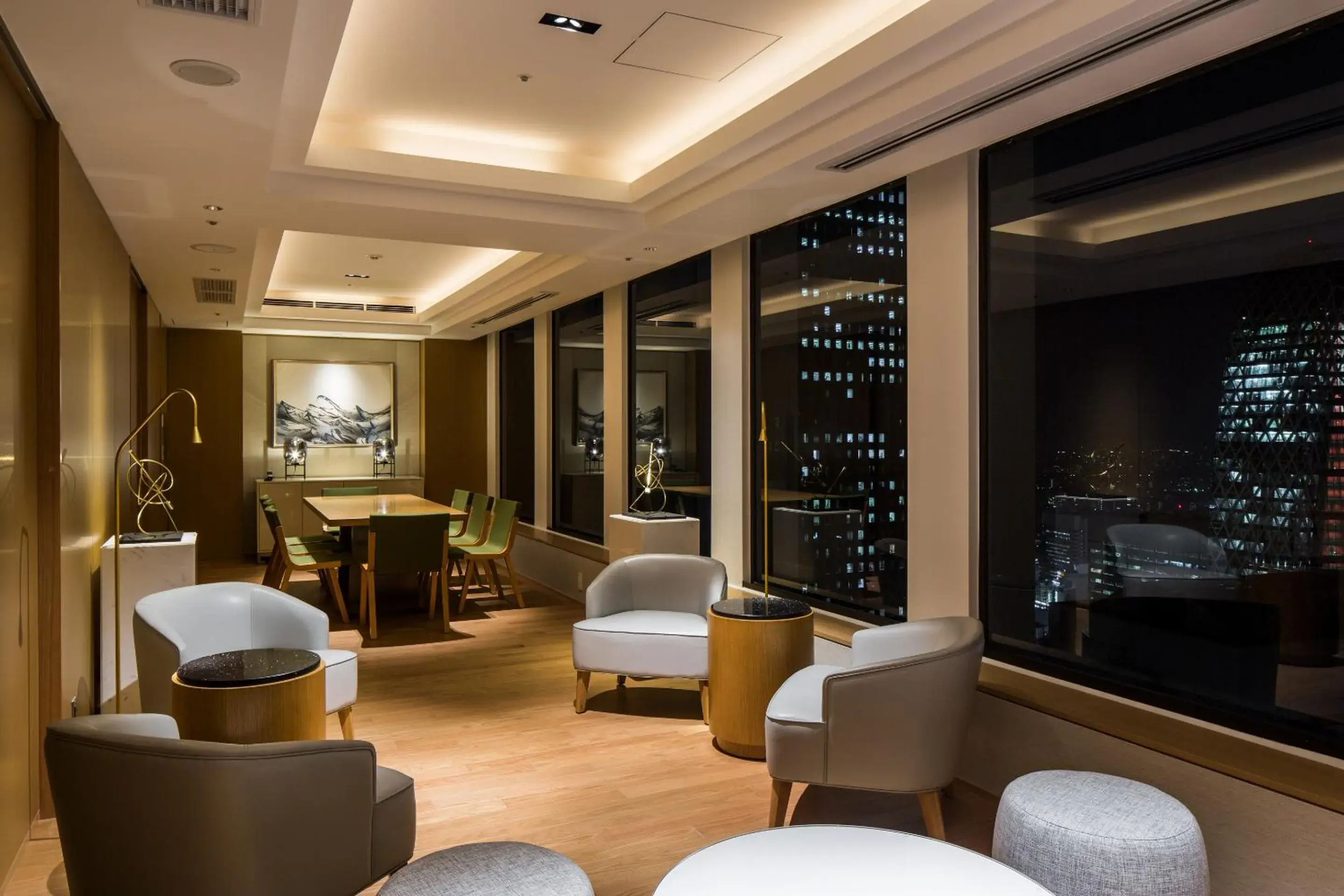 Lounge or bar in Keio Plaza Hotel Tokyo Premier Grand Lounge or bar in Keio Plaza Hotel Tokyo Premier Grand