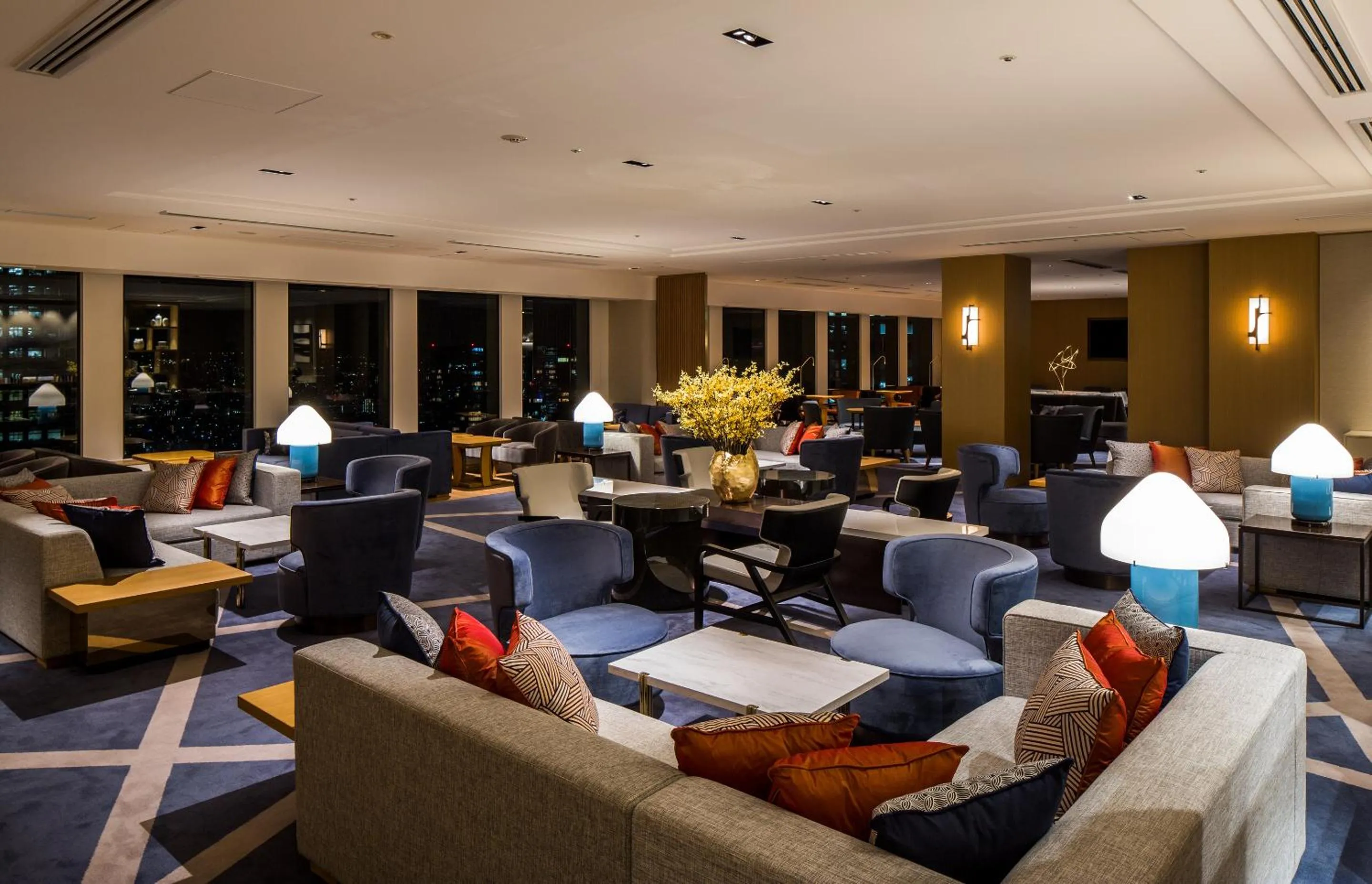 Lounge or bar in Keio Plaza Hotel Tokyo Premier Grand