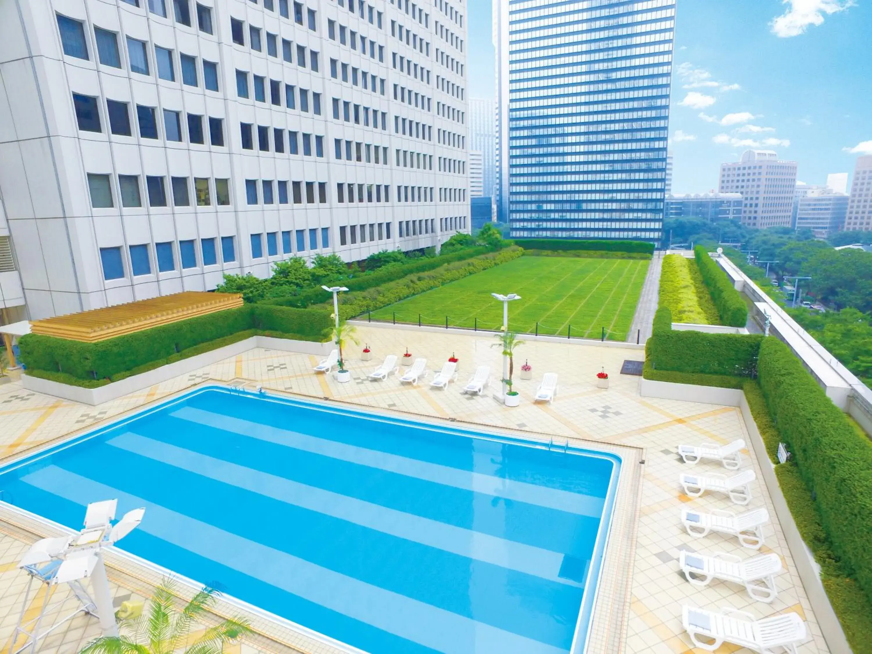 Swimming pool in Keio Plaza Hotel Tokyo Premier Grand Swimming pool in Keio Plaza Hotel Tokyo Premier Grand