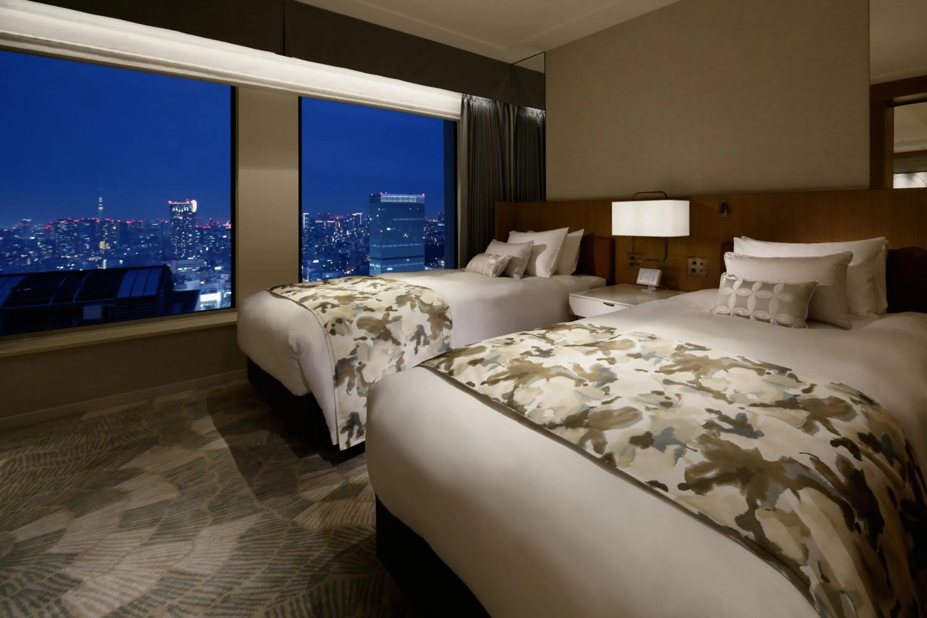 Photo of the whole room, Bed in Keio Plaza Hotel Tokyo Premier Grand
