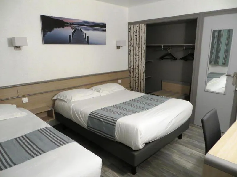 Bed in Brit Hotel Dijon Hermes