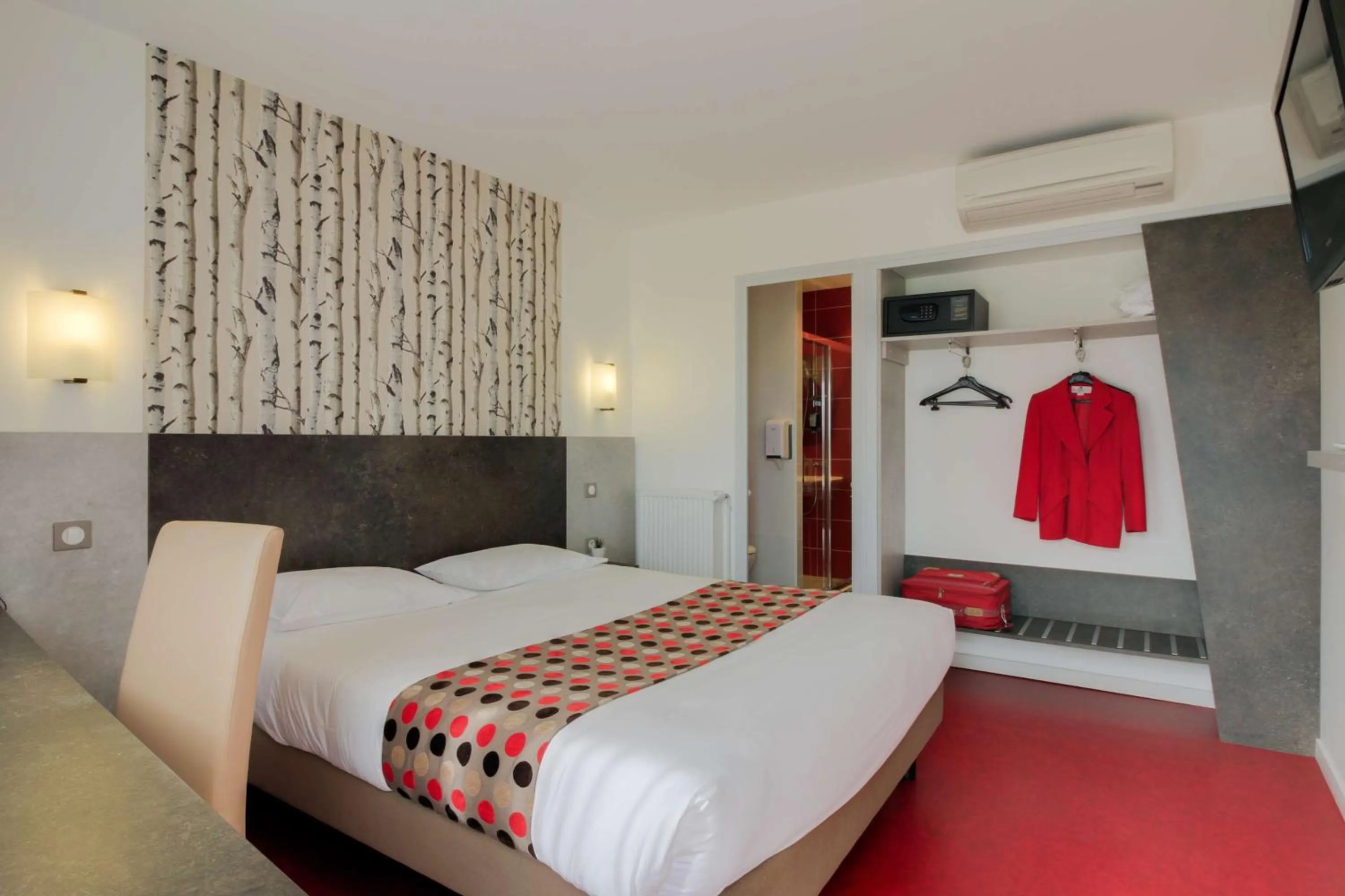 Bedroom, Bed in Brit Hotel Dijon Hermes