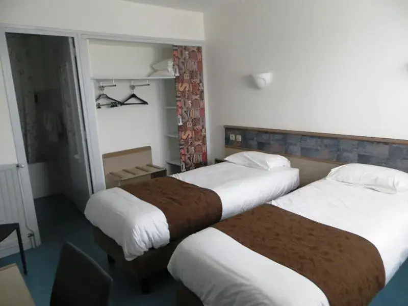 Twin Room in Brit Hotel Dijon Sud Twin Room in Brit Hotel Dijon Sud
