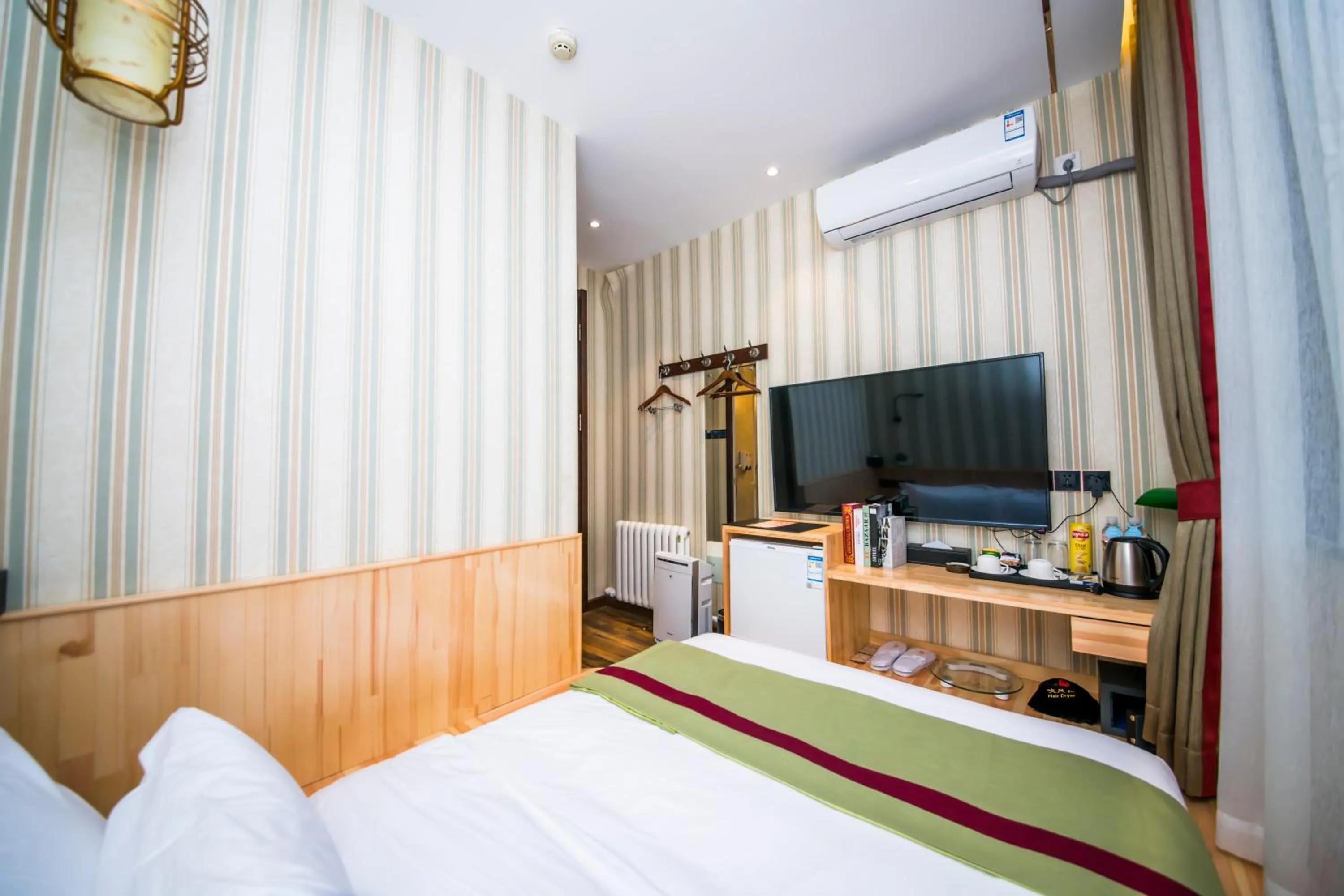 Photo of the whole room, Bed in Qingdao MG Hotel l Walking distance to the beach & railway station & St Michaels Cathedral