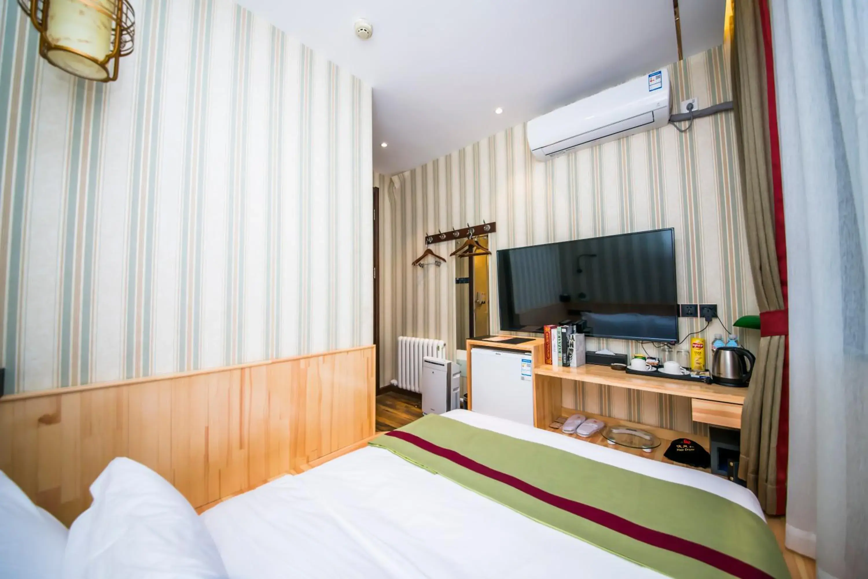 Photo of the whole room, Bed in MG Hotel St Michael's Cathedral, Qingdao Photo of the whole room, Bed in MG Hotel St Michael's Cathedral, Qingdao