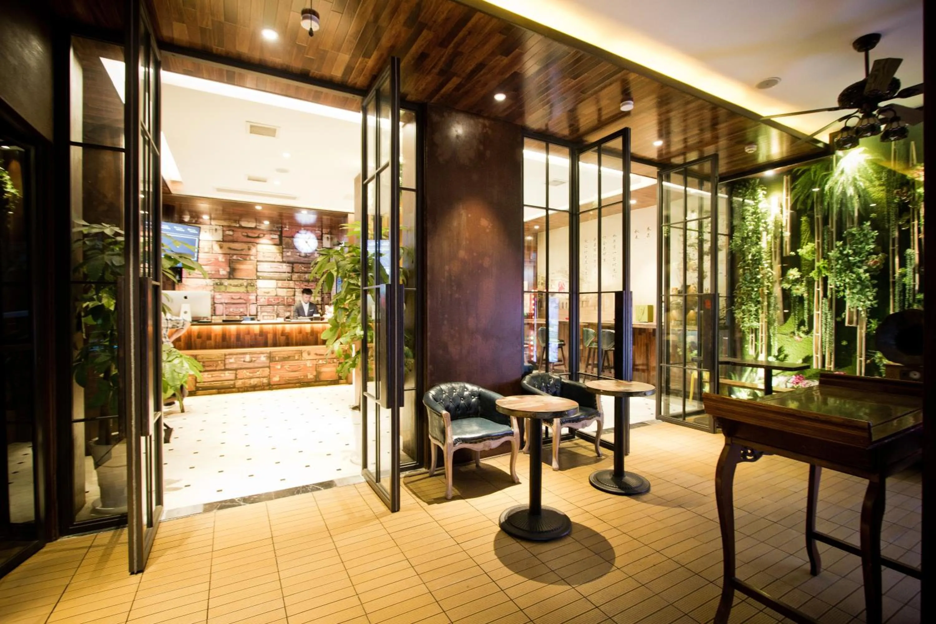 Decorative detail in Qingdao MG Hotel l Walking distance to the beach & railway station & St Michaels Cathedral