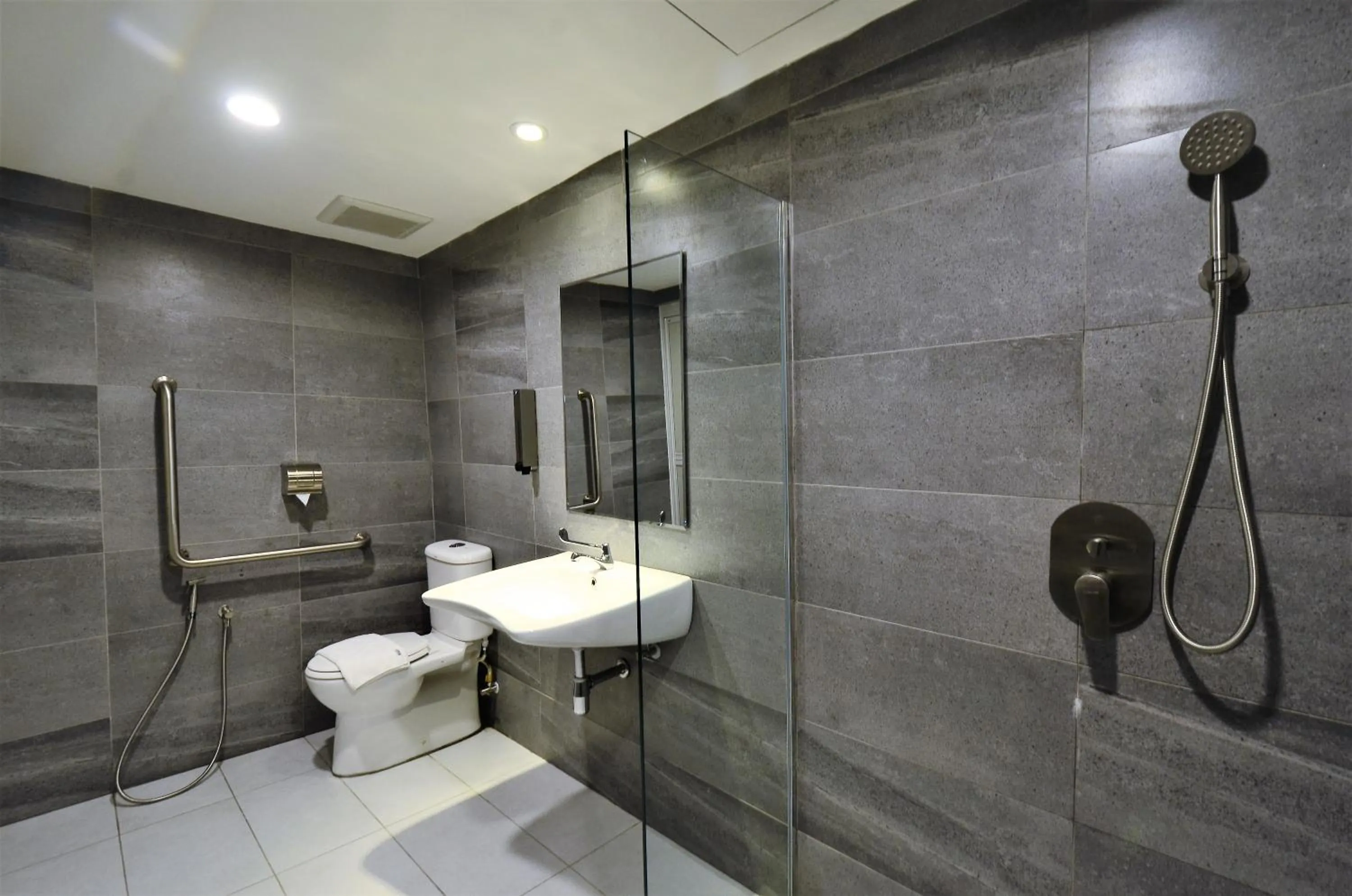 Shower in Artisan Eco Hotel