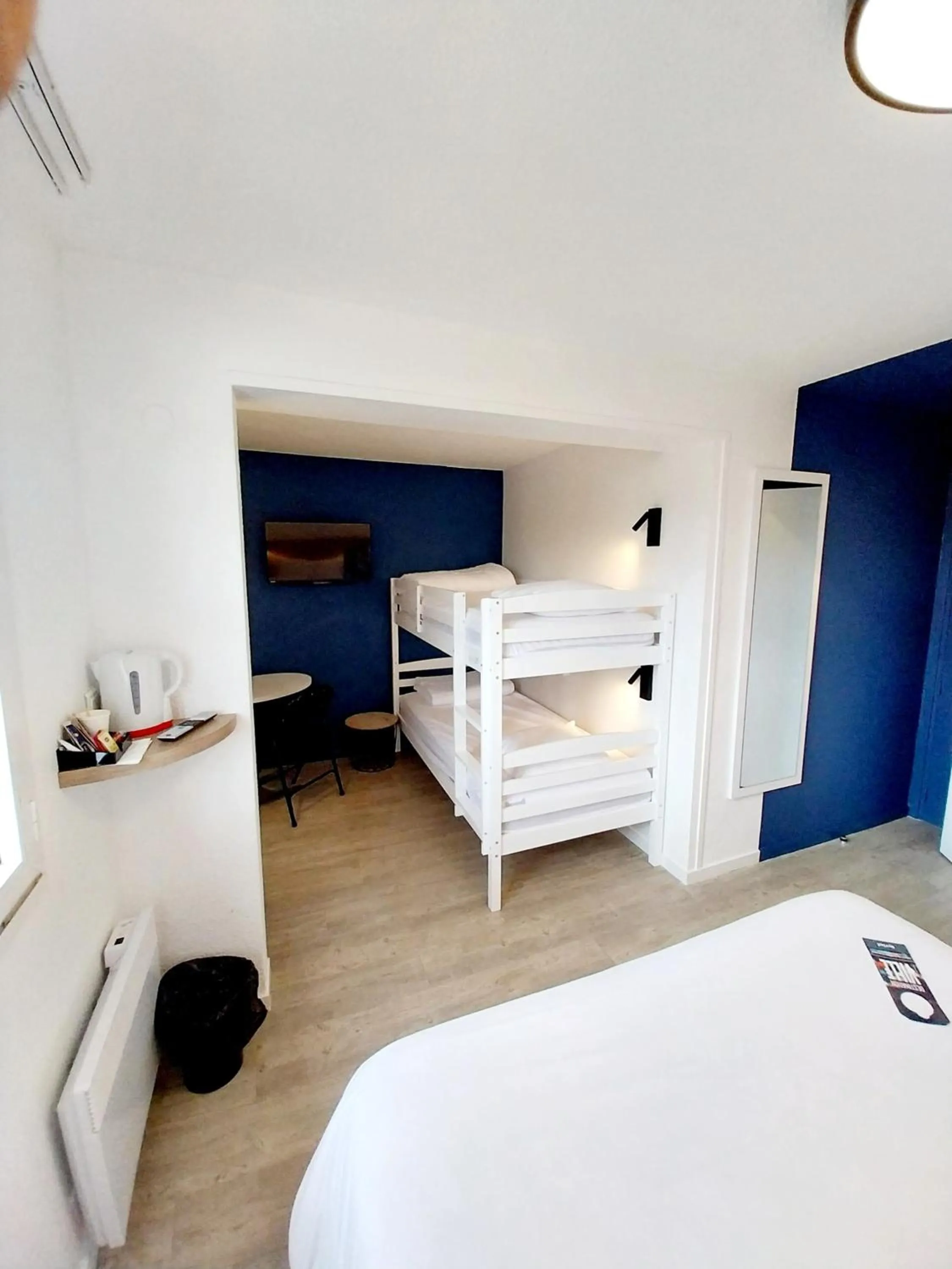 Bedroom, Bed in Kyriad Hôtel La Fleche