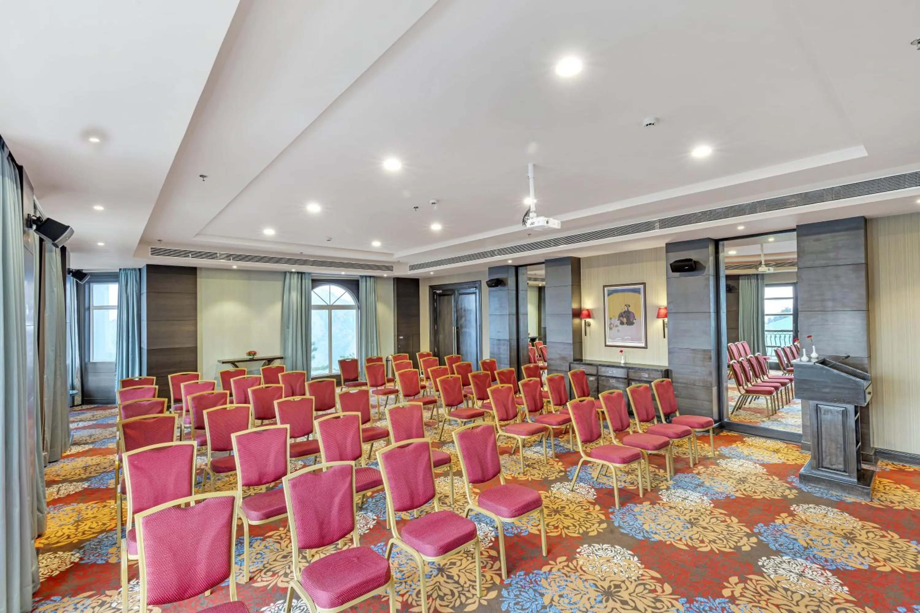 Meeting/conference room in Club Mahindra Pristine Peaks Naldehra