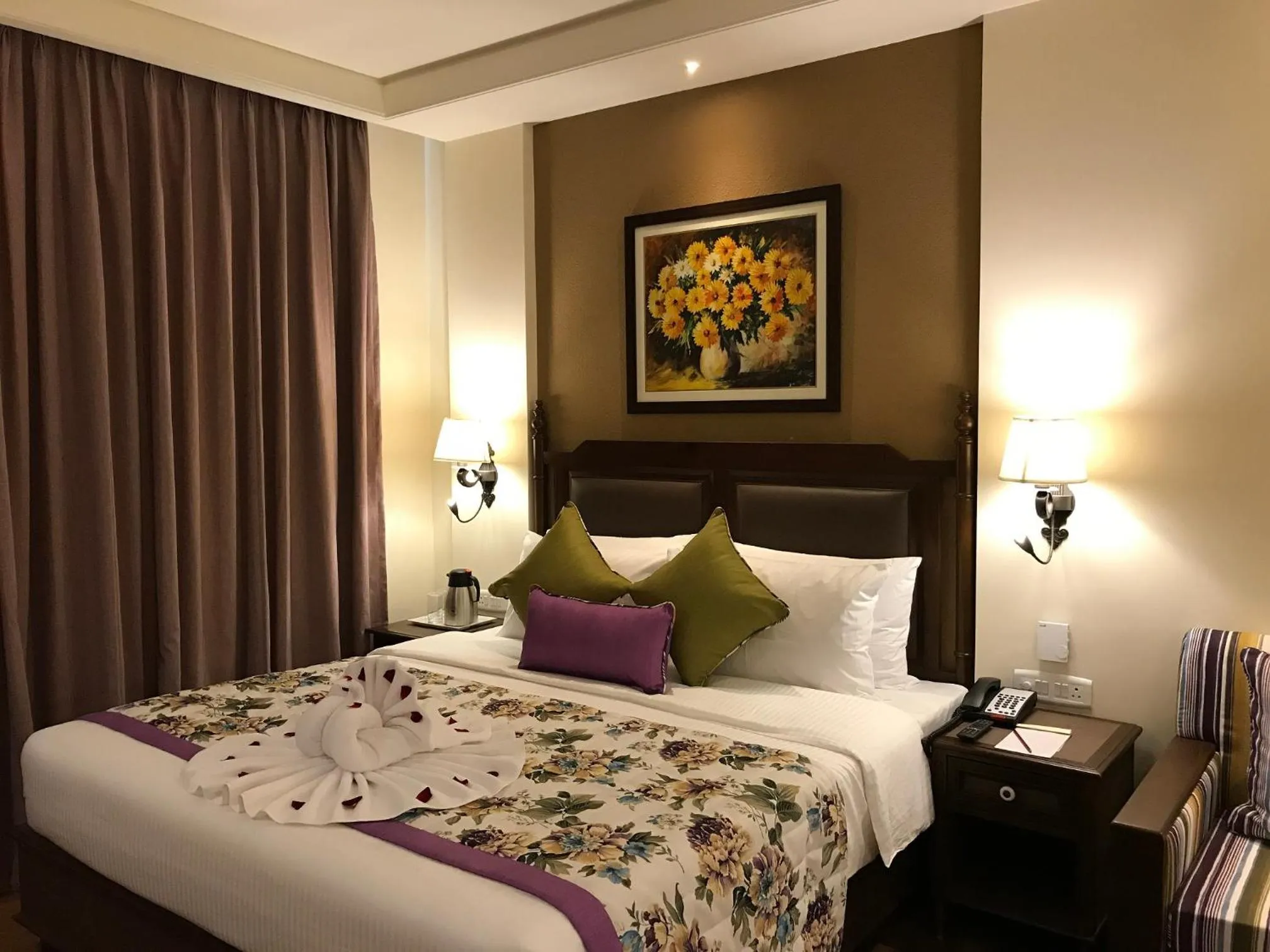 Photo of the whole room, Bed in Club Mahindra Pristine Peaks Naldehra